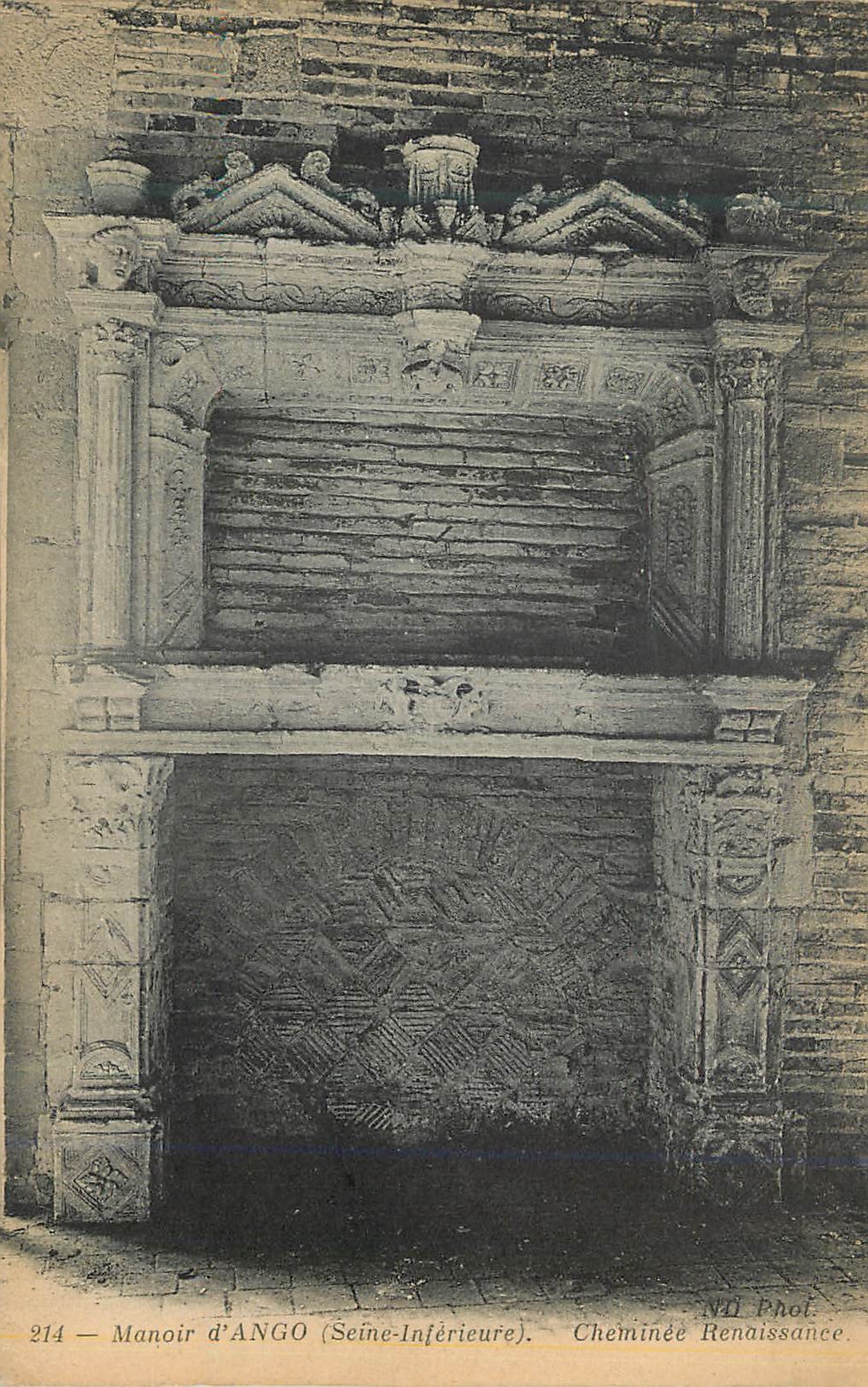 CPA Manoir d'Ango (Seine Inferieur) Cheminee Renaissance