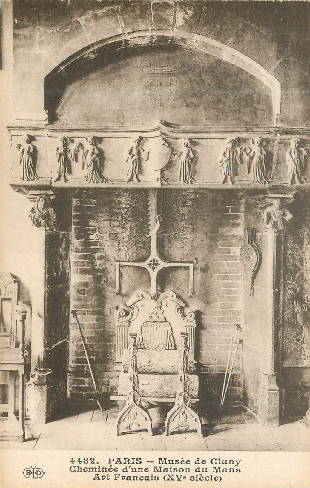 CPA Paris Musee de Cluny Cheminee d'une Maison du Mans Art Francais (XVe Siecle)
