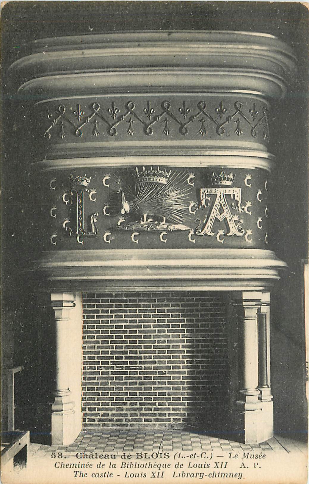 CPA Chateau de Blois (Loir et Cher) Le Musee Cheminee de la Bibliotheque de Louis XII A P