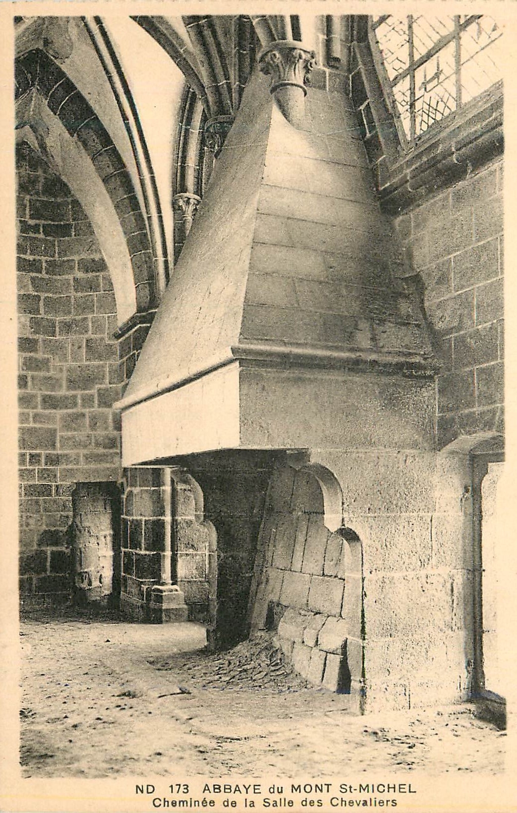 Cheminée de la Salle des Chevaliers — Abbaye du Mont Saint-Michel — ND 173