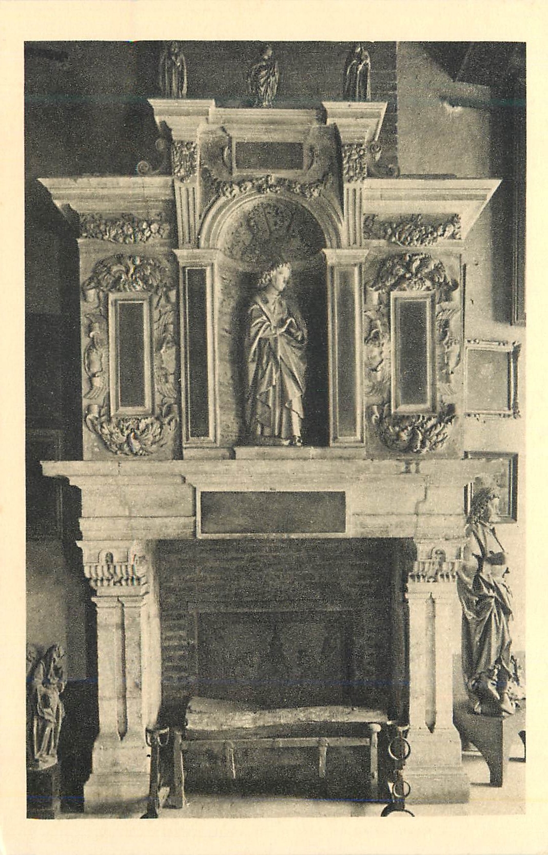 Historische Kaminfeuerstätte — Ducal Palace, im Lorrainer Museum — Nancy, Serie I