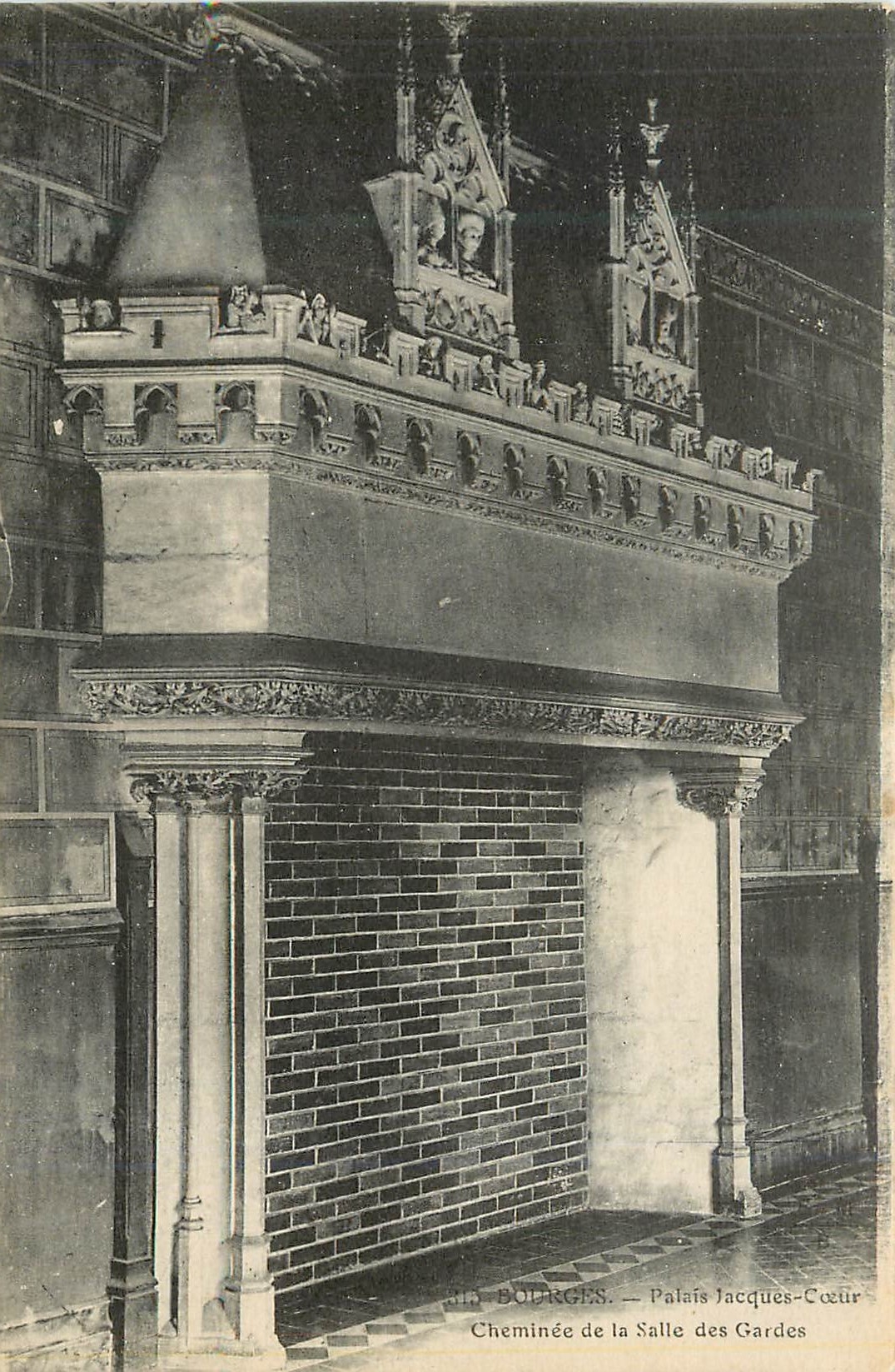 CPA Bourges Palais Jacques Coeur Cheminee de la Salle des Gardes