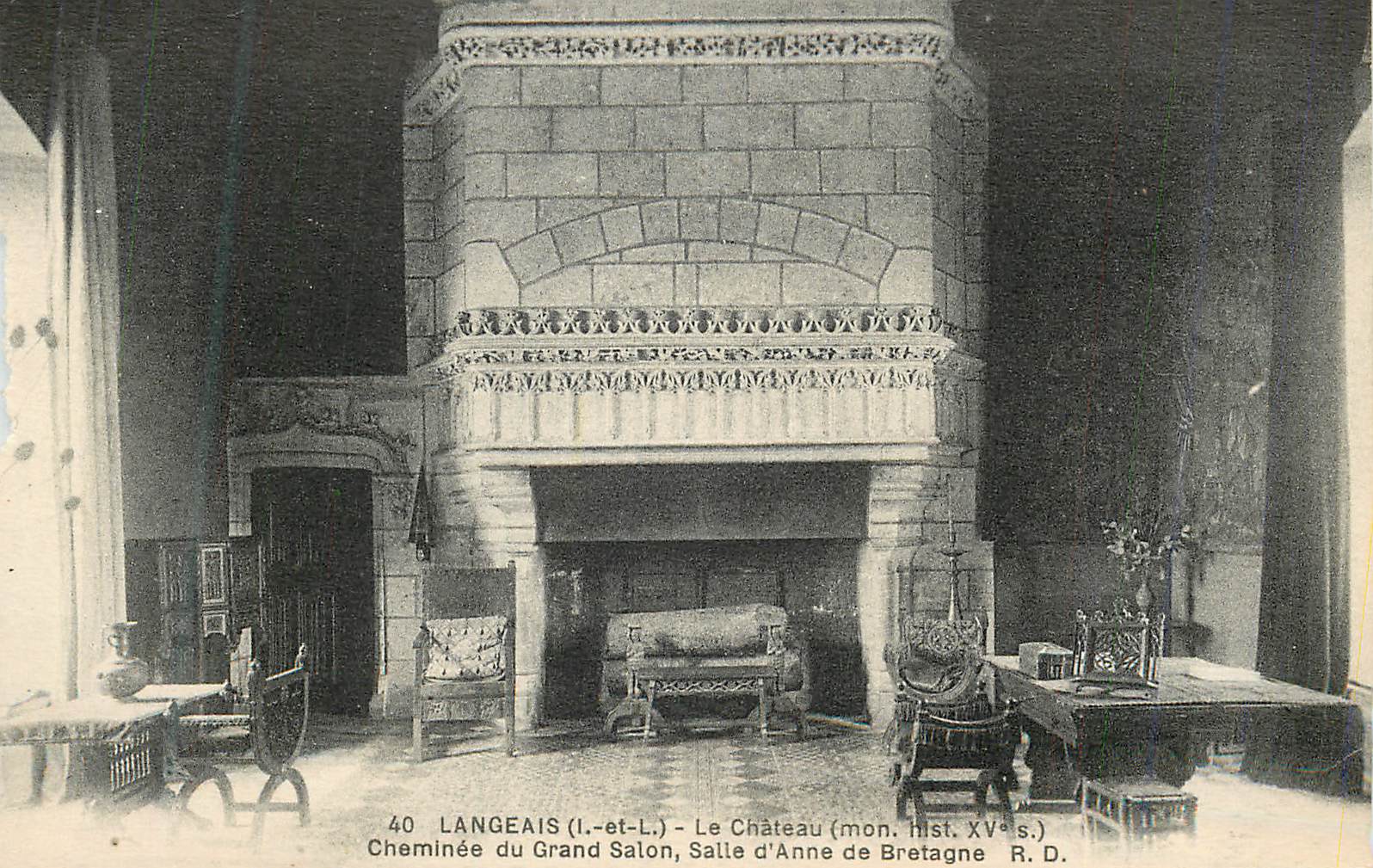 CPA Langeais (I et L) Le Chateau (Mon His XVe S) Cheminee du Grand Salon Salle d'Anne de Bretagne