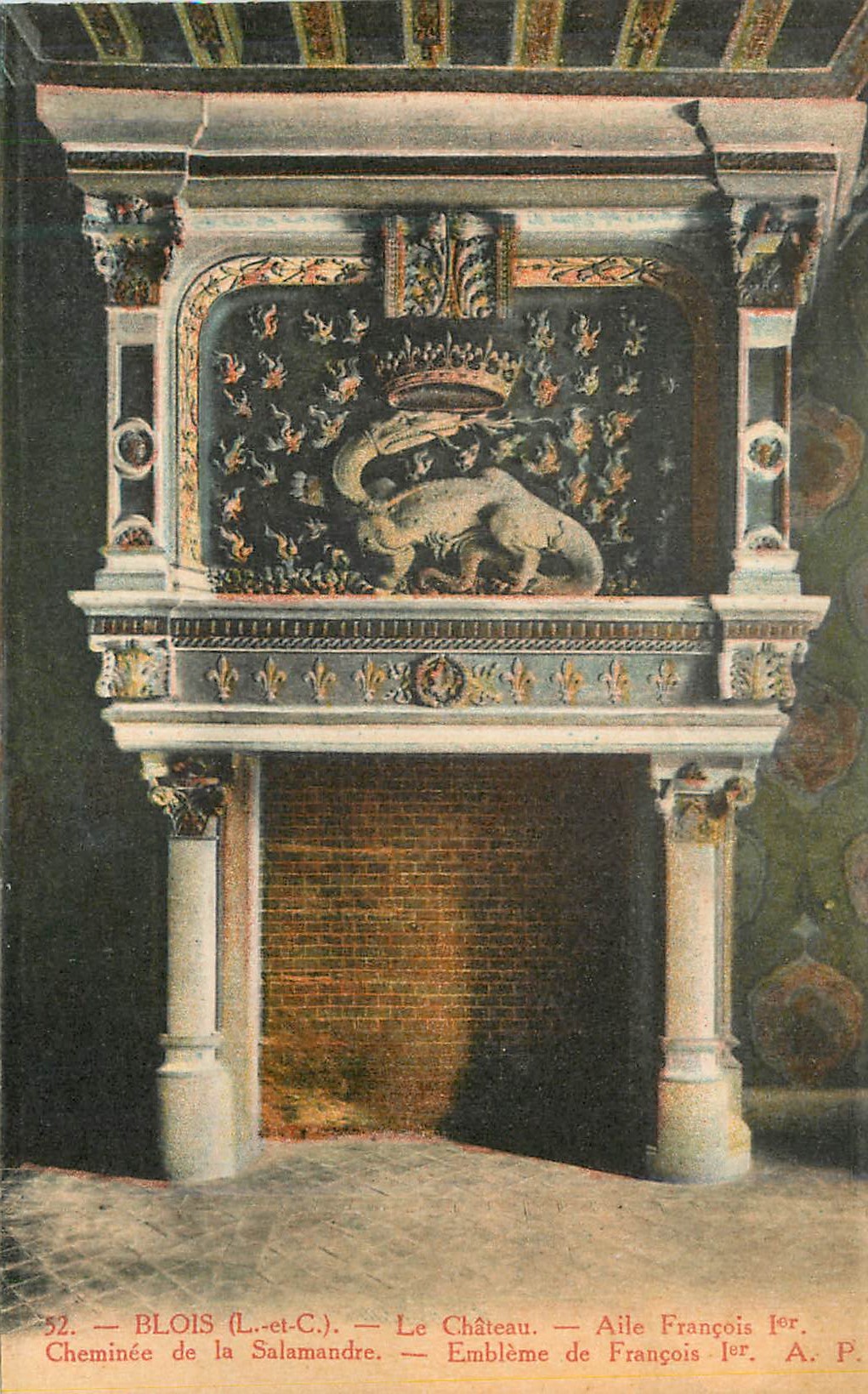 CPA Blois (L et C) Le Chateau Aile Francois Ier Cheminee de la Salamandre Emblement de Francois Ier