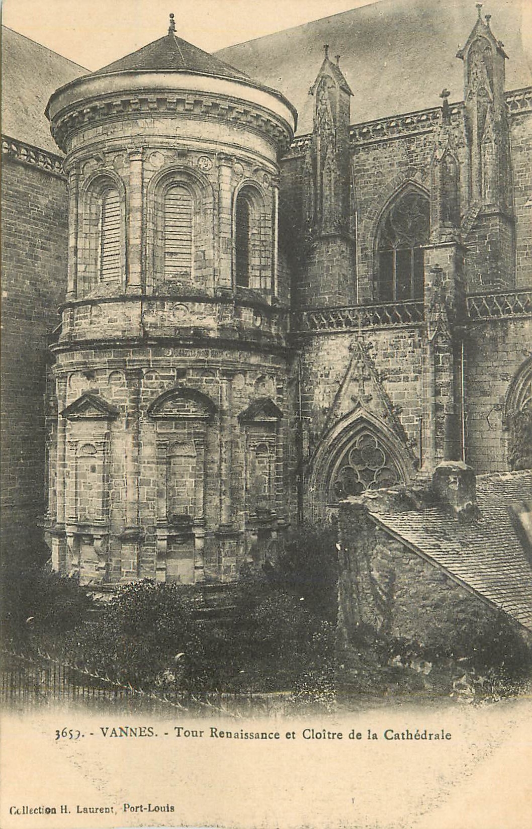 CPA Vannes Tour Renaissance et Cloitre de la Cathedrale