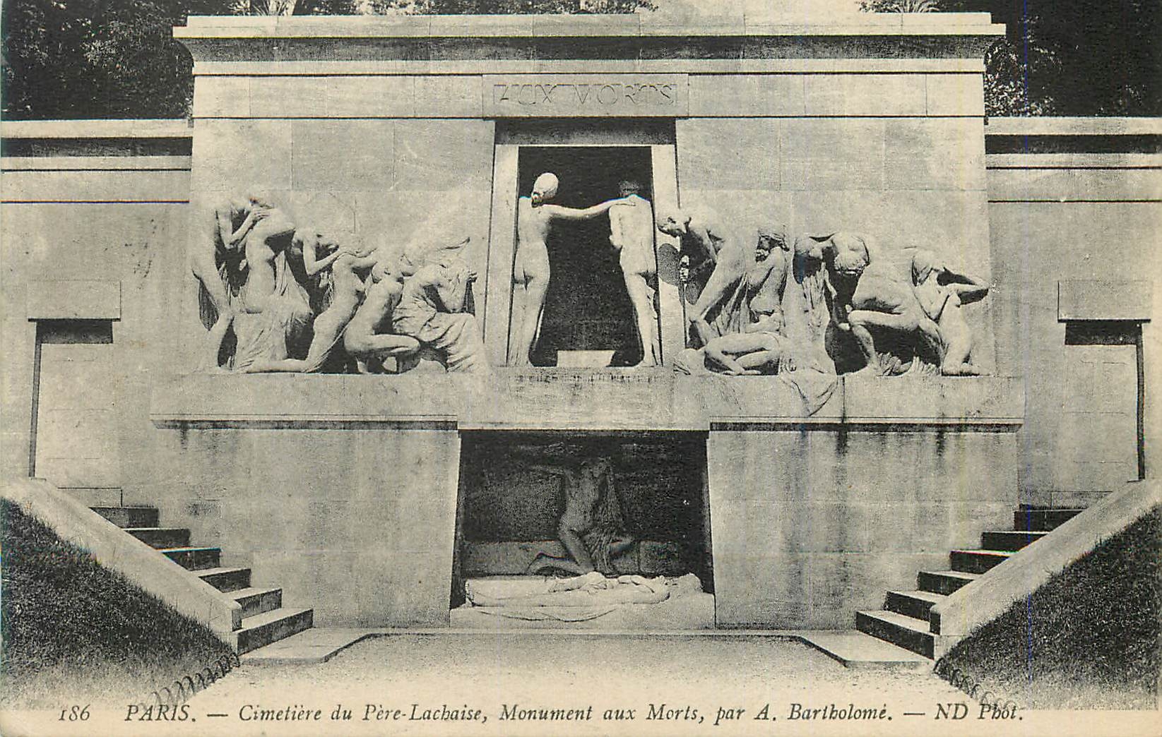CPA Paris Cimetiere du Pere Lachaise Monument aux Morts par A Baribolome