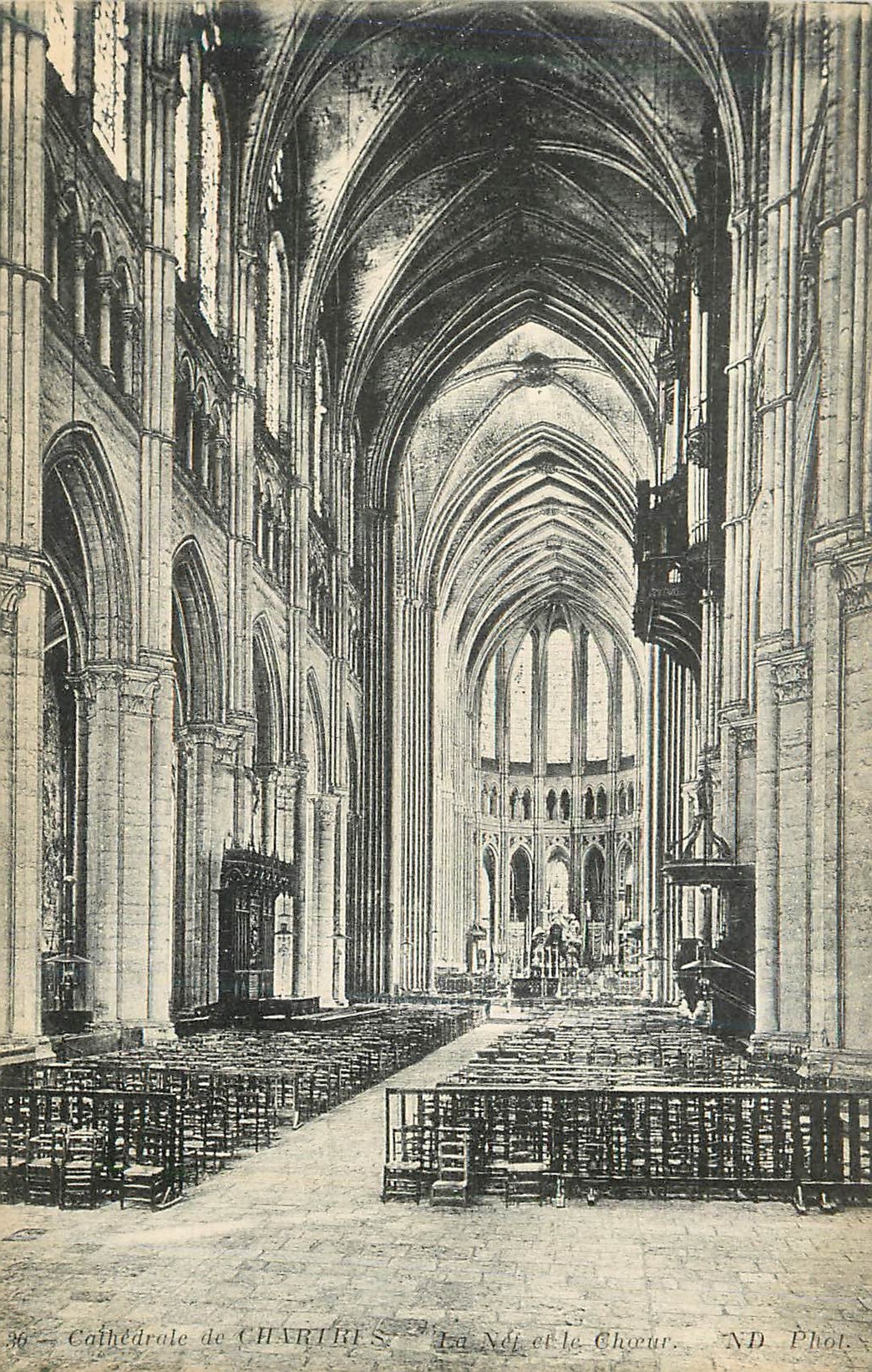 CPA Cathedrale de Chartres Le Nef et le Choeur