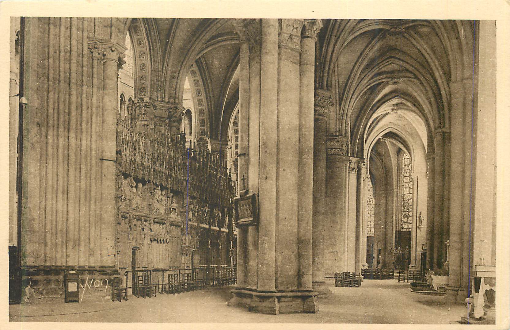 Chartres (Eure-et-Loir) — Intérieur de la Cathédrale - Le Déambulatoire — Éditions d'Art YVON