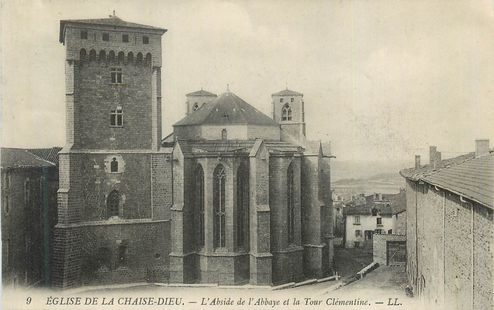 Église de La Chaise-Dieu — L'Abside de l'Abbaye et la Tour Clémentine — LL.