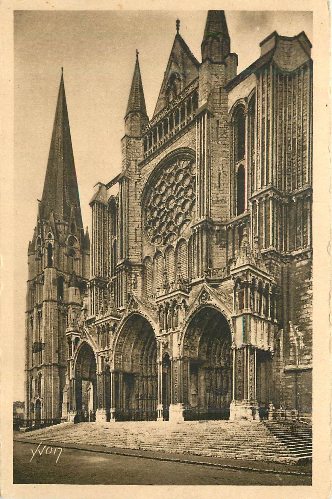CPA la Douce France Chartres (Eure et Loir) le Portail Sud et la Vieille Tour