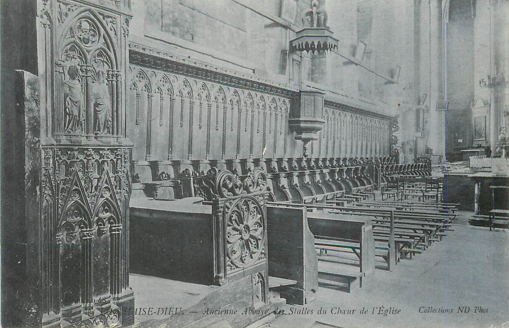 Laisse-Dieu — Ancienne Abbaye, les Stalles du Chœur de l'Église — Collections ND Phot