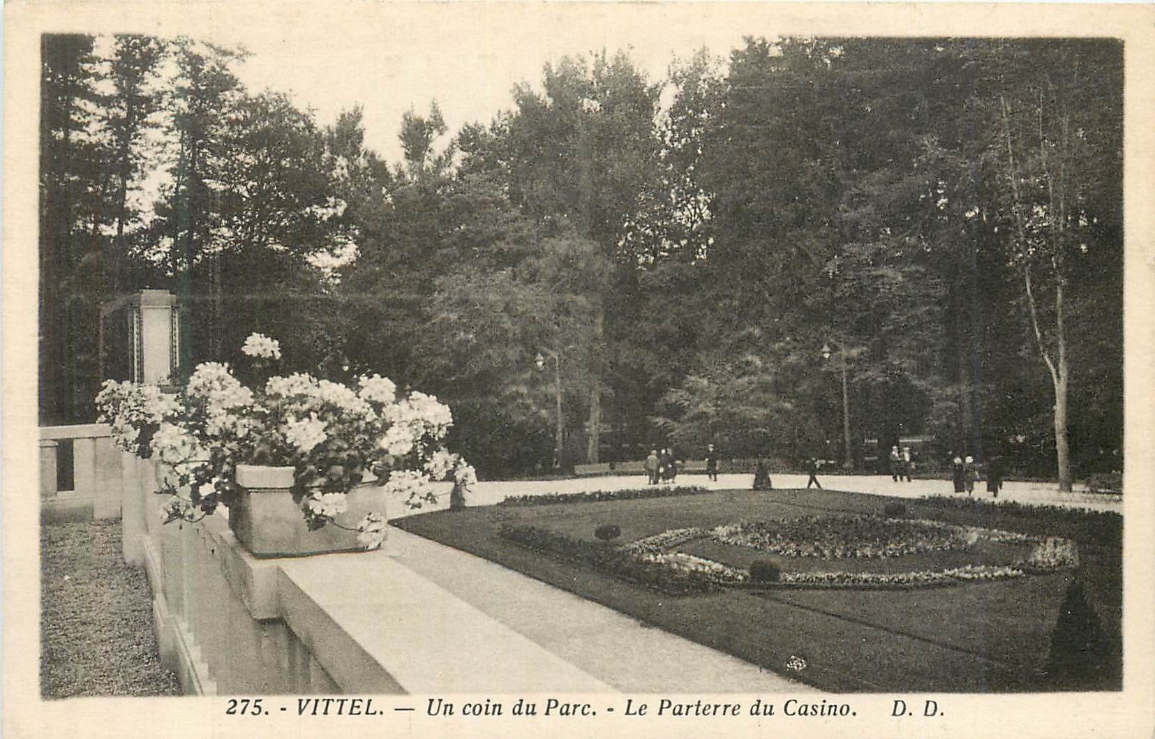 CPA Vittel un Coin du Parc le Parterre du Casino