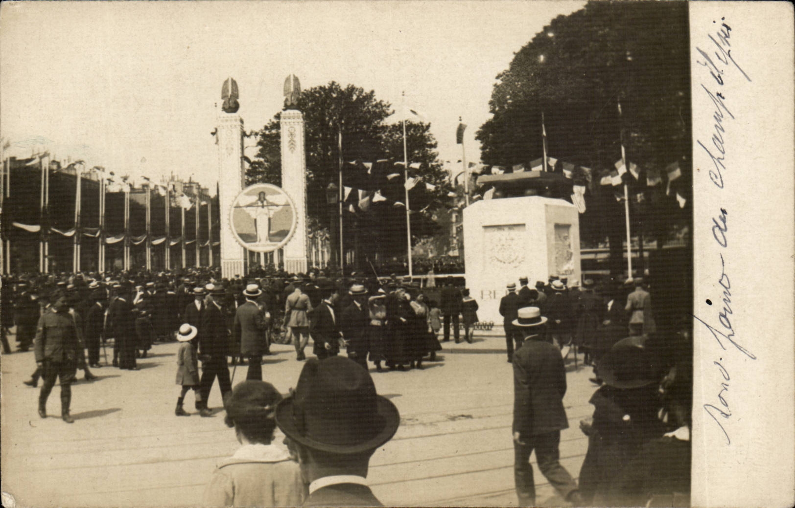 Exposition internationale de 1925 — Place des Nations — éditeur CPAPHIL, n° 14