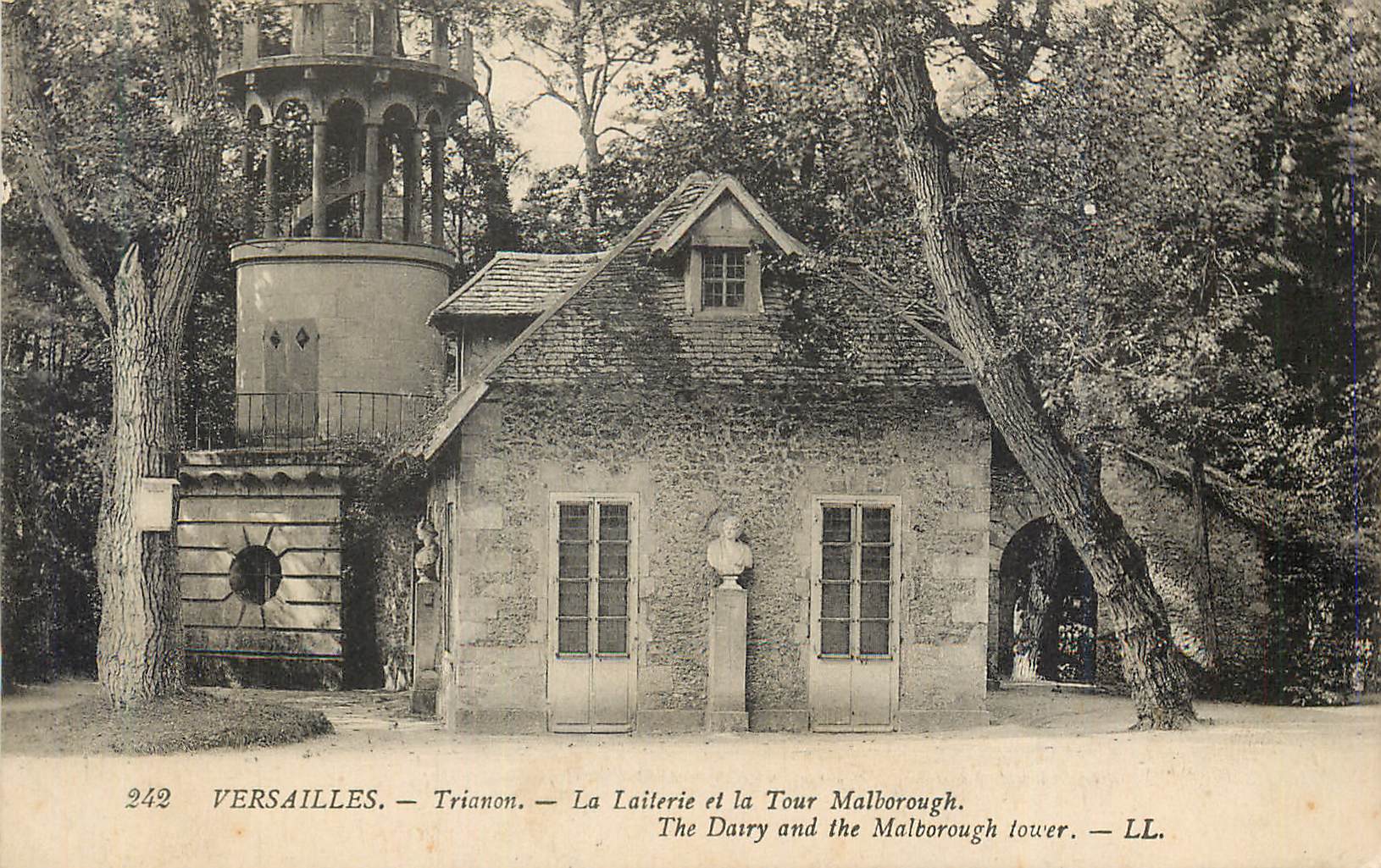 CPA Versailles Trianon la Laiterie et la Tour Malborough