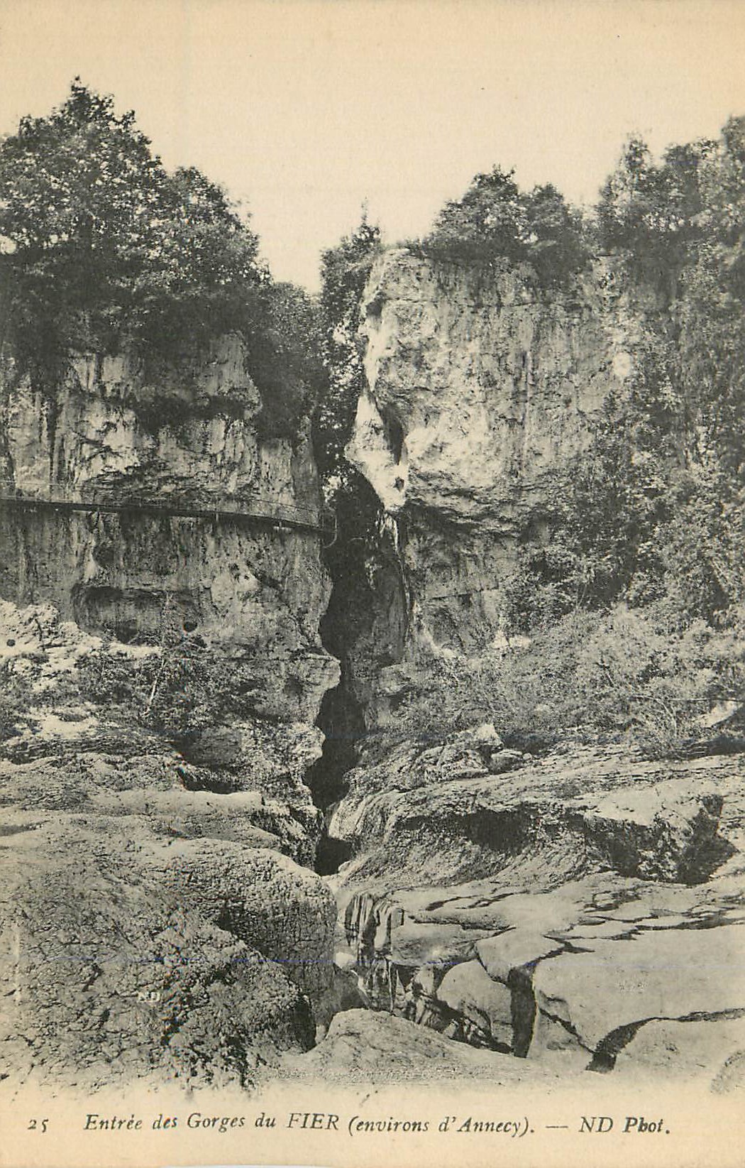 Entrée des Gorges du FIER (environs d'Annecy) — ND Pbot.