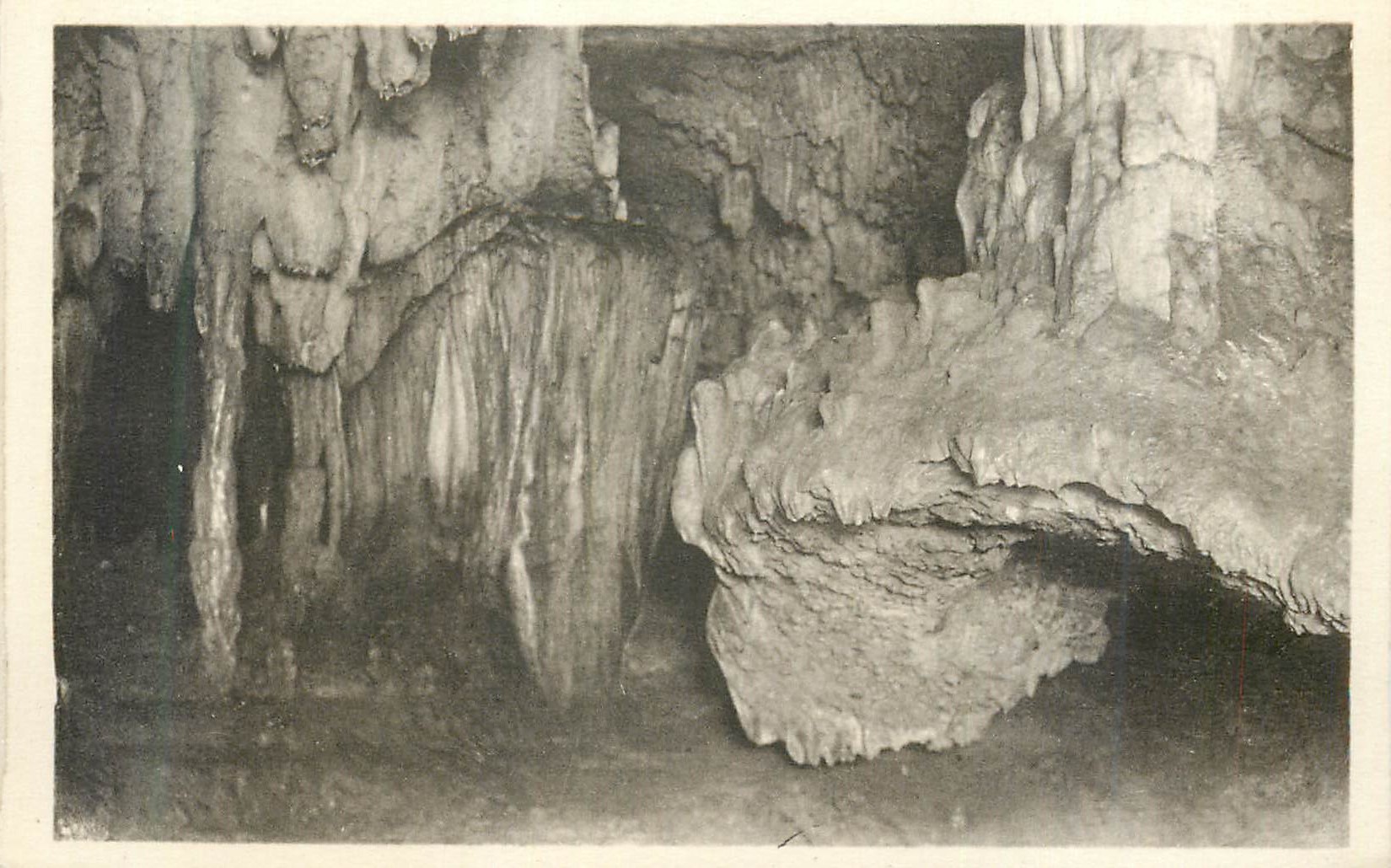 CPA Grottes d'Arcy sur Cure (Yonne) le Pilier et la Coquille St Jacques