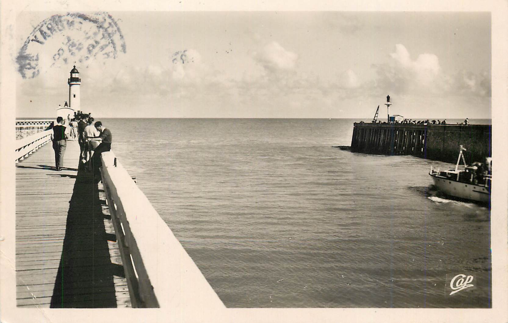 CPM le Treport l'Entree du Port Bateau