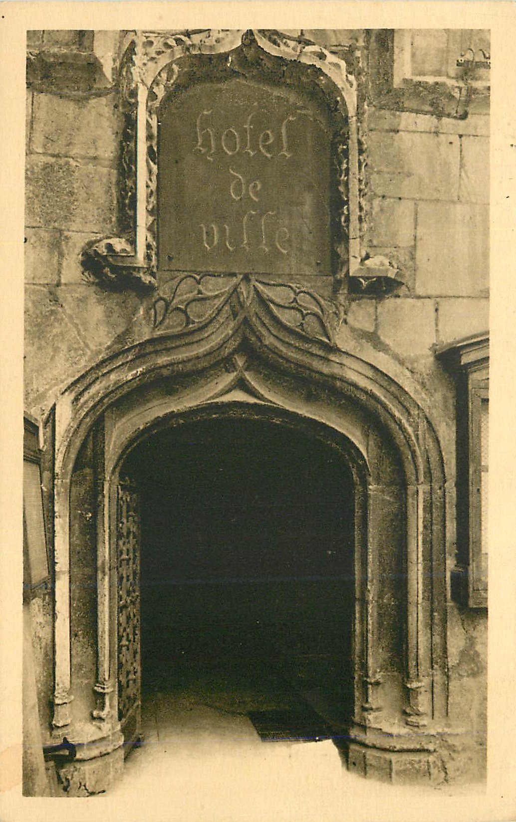 CPA Aix les Bains la Savoie la Porte de l'Hotel de Ville