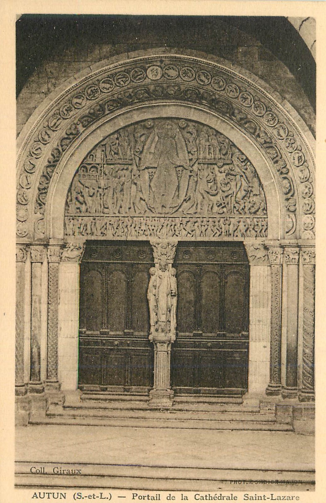 CPA Autun (S et L) Portail de la Cathedrale Saint Lazare