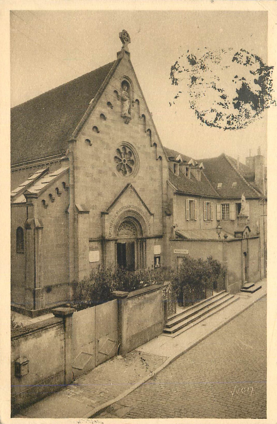 CPA Paray le Monial (Saone et Loire) Chapelle et Facade Exterieure