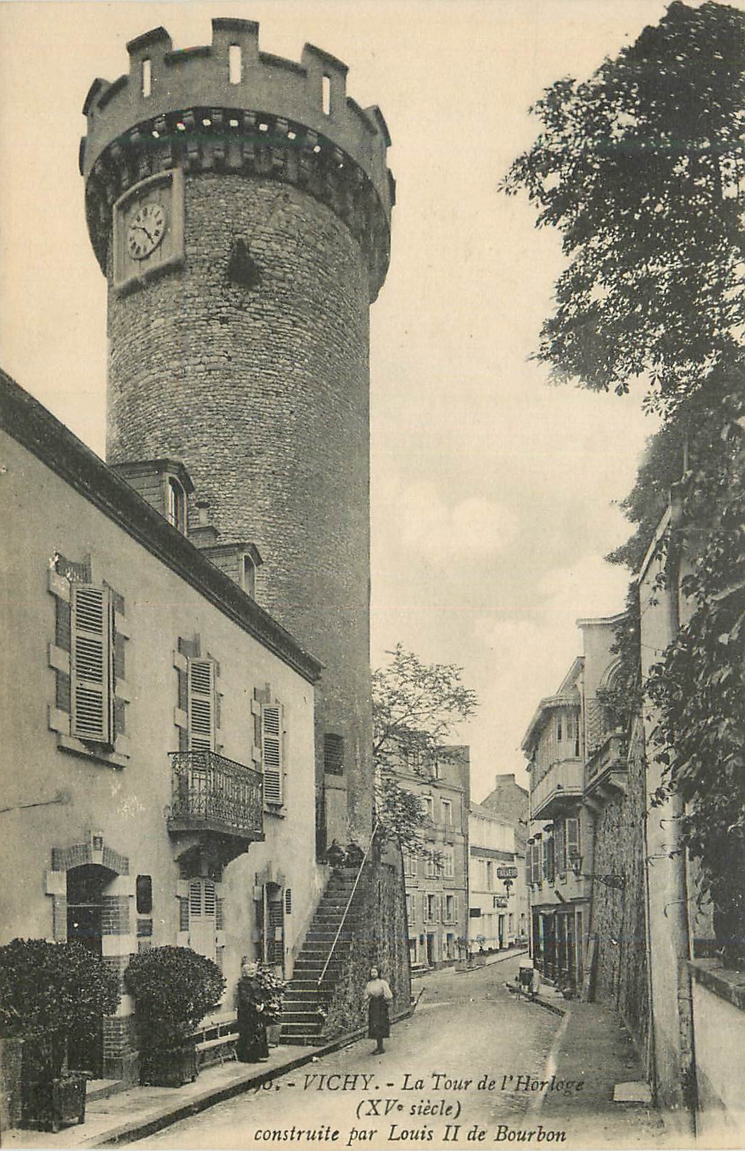 CPA Vichy la Tour de l'Horloge(XVe siecle) Construite par Louis II de Bourbon