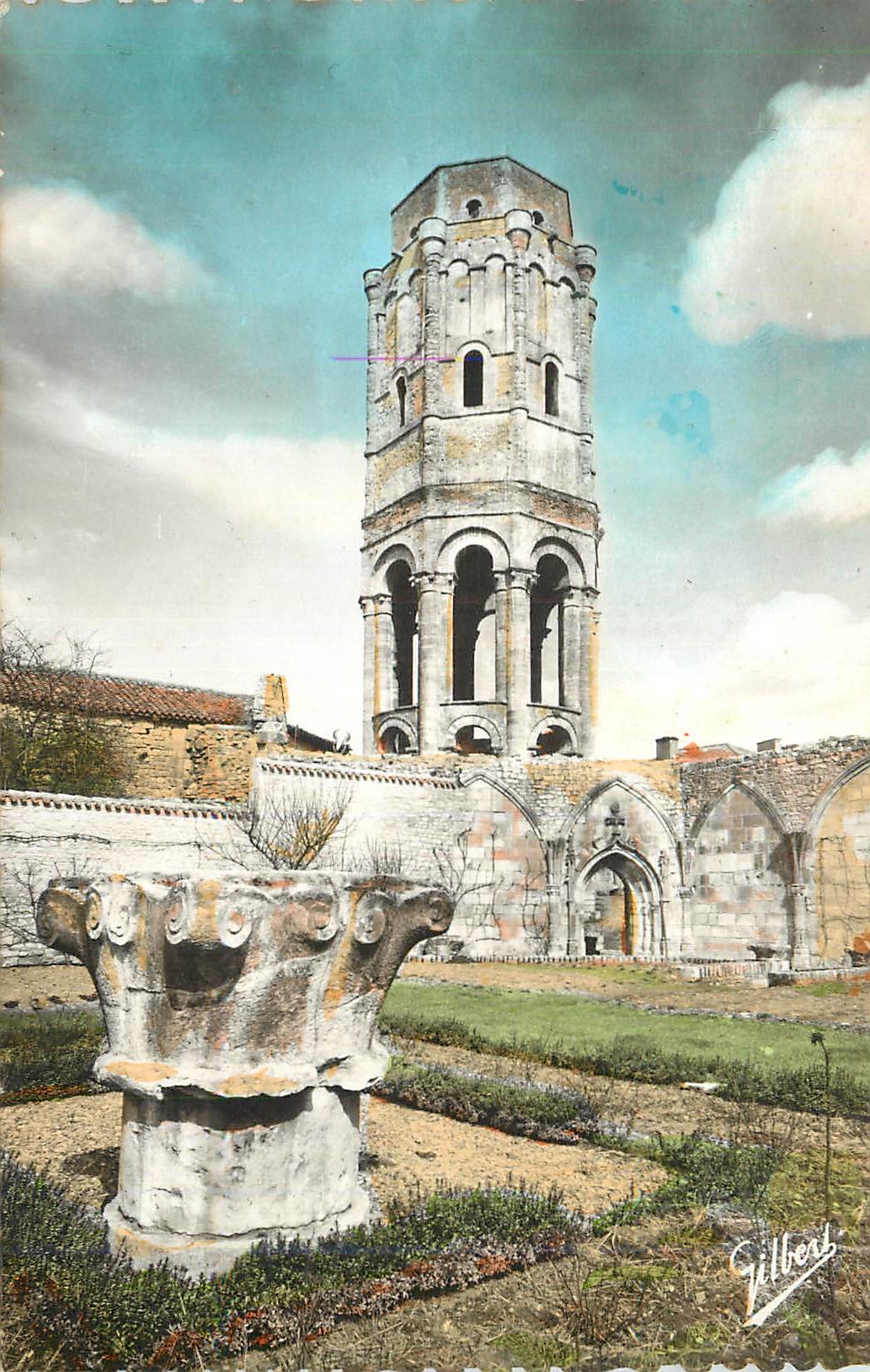CPM Charroux (Vienne) Ancienne Abbaye Tour Charlemagne XIe S (Mont Hist Classe)