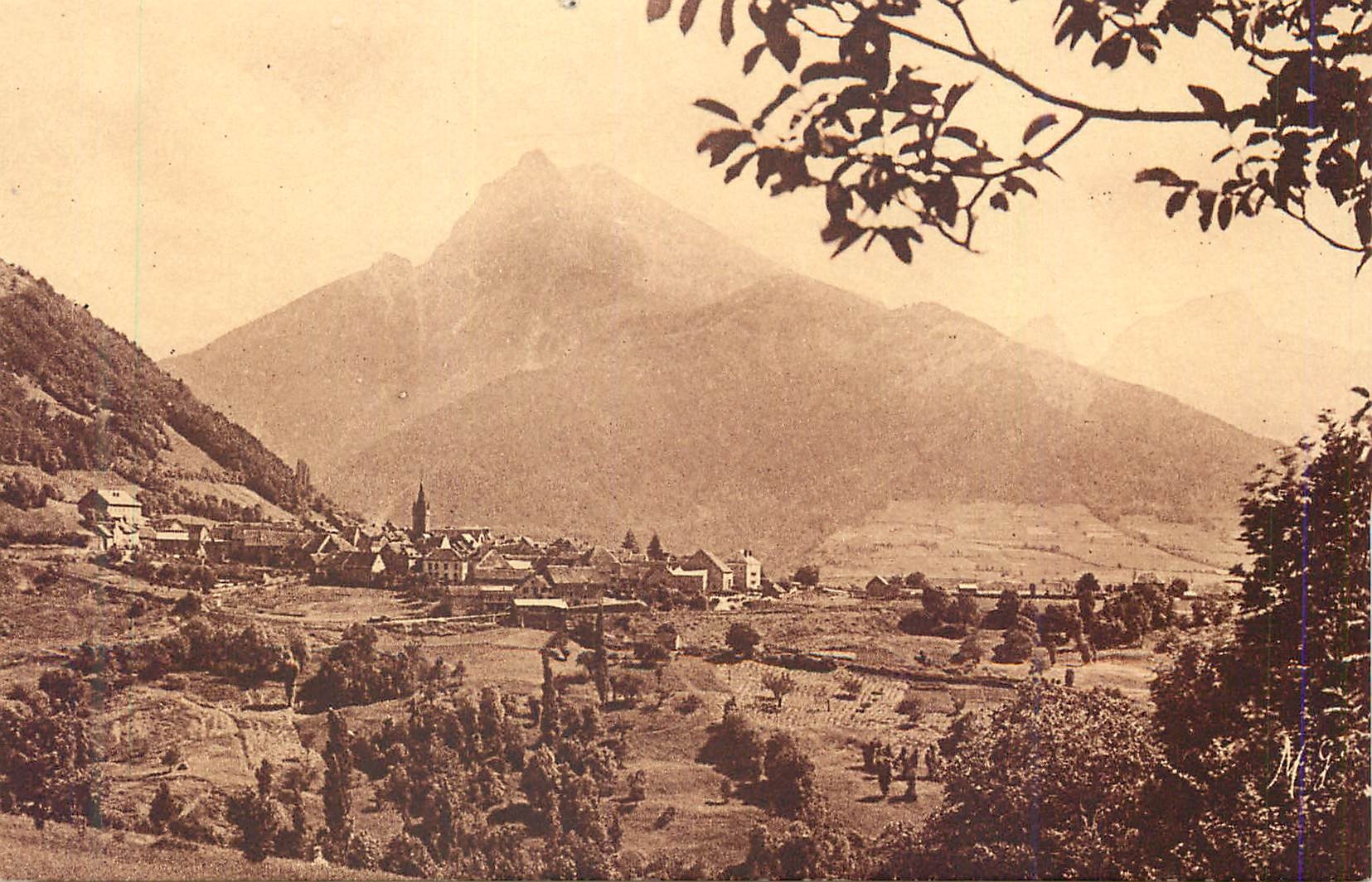 CPA Le Dauphine Corps (Isere) alt 950 m Vue Generale Au Fond Pic Faro et Pic du Gicon