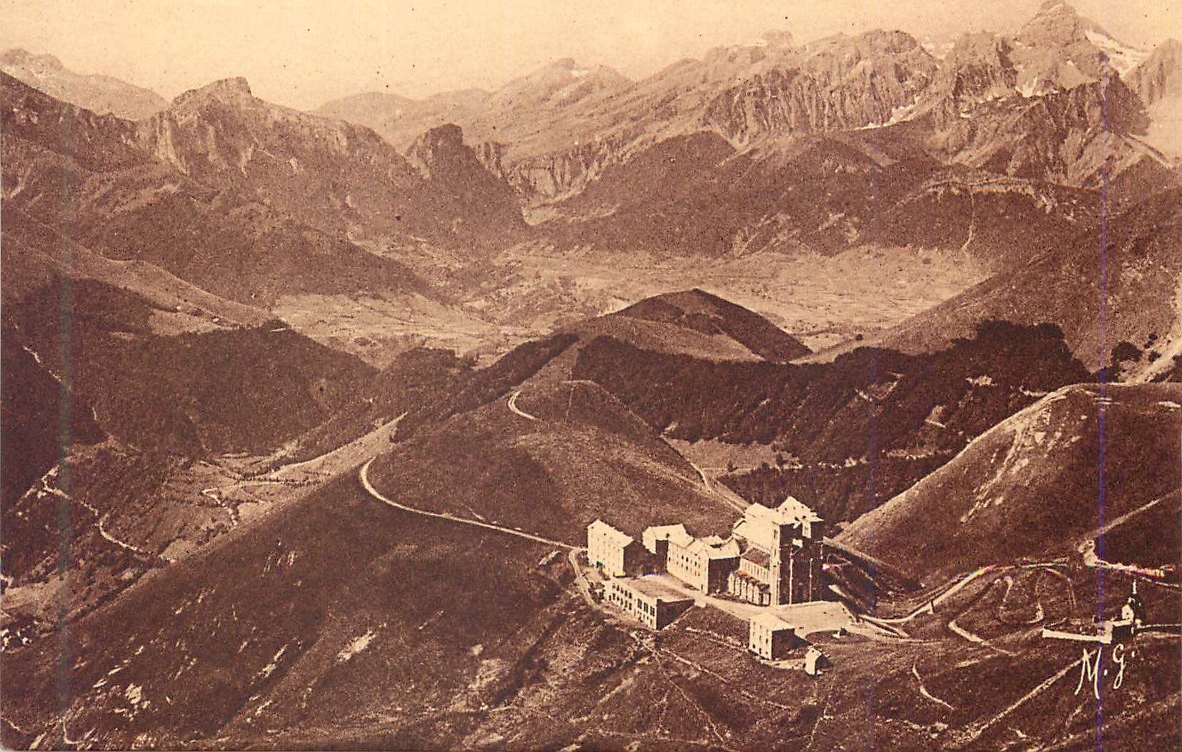 Le Dauphiné - CORPS (Isère) — Vue générale du Sanctuaire, au fond le Devoluy et l'Obiou — Édition M. GAINARD