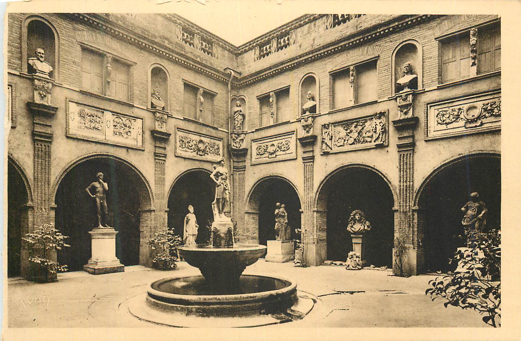 CPA La Douce France Toulouse (Hte Garonne) Le Petit Cloitre du Musee