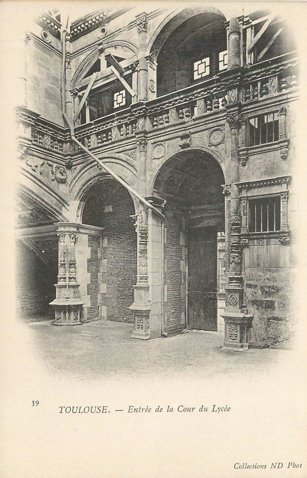 CPA Toulouse Entree de la Cour du Lycee (carte 1900)