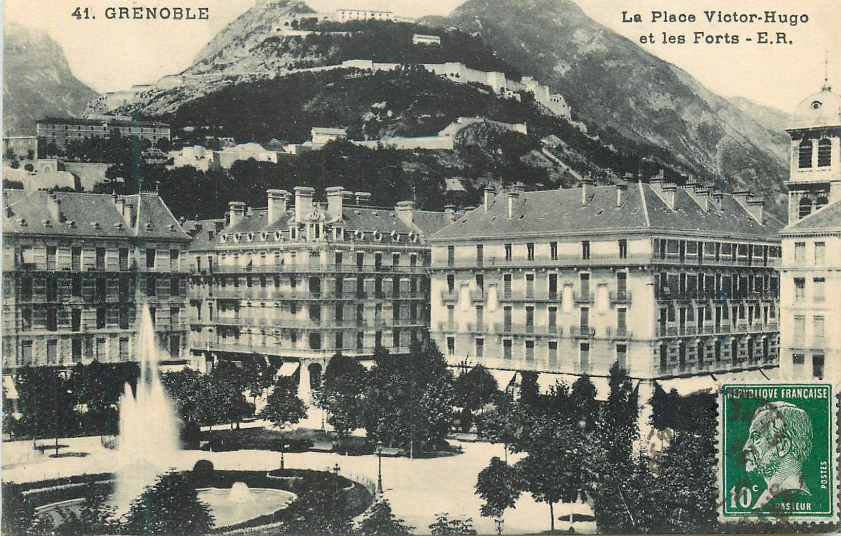 Grenoble — La Place Victor-Hugo et les Forts - E.R.
