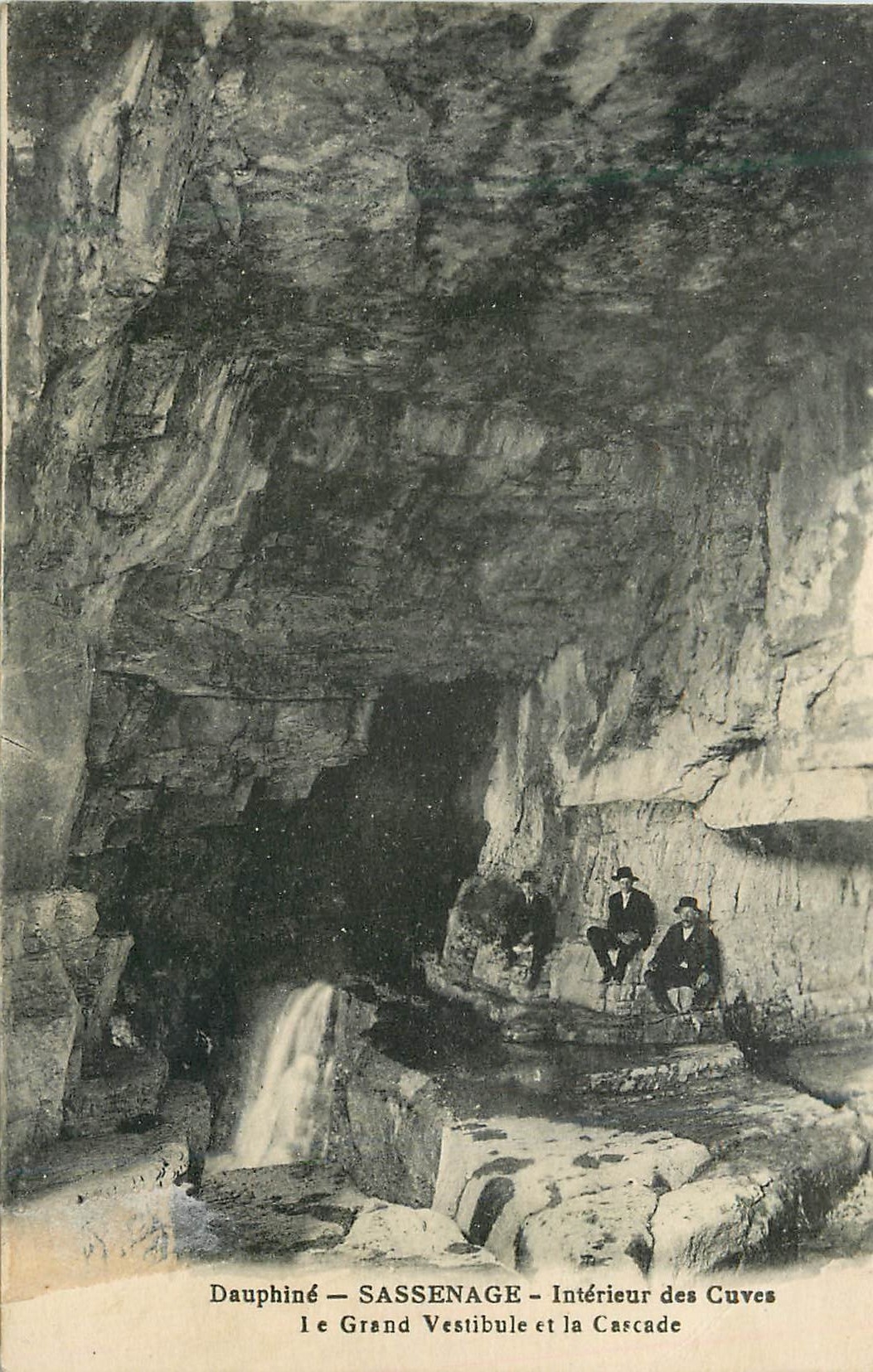 CPA Dauphine Sassenage Interieur des Cuves Le Grand Vestibule et la Cascade