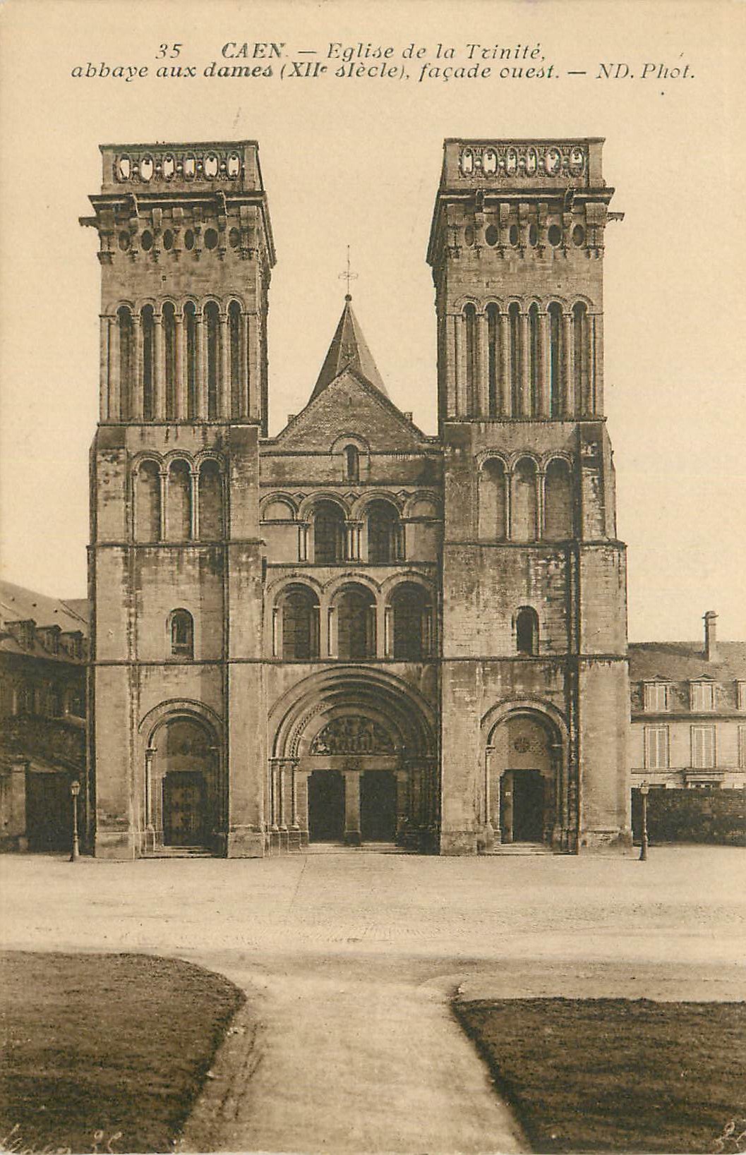 CPA Caen Eglise de la Trinite Abbaye aux Dames (XIIe Siecle) Facade Ouest