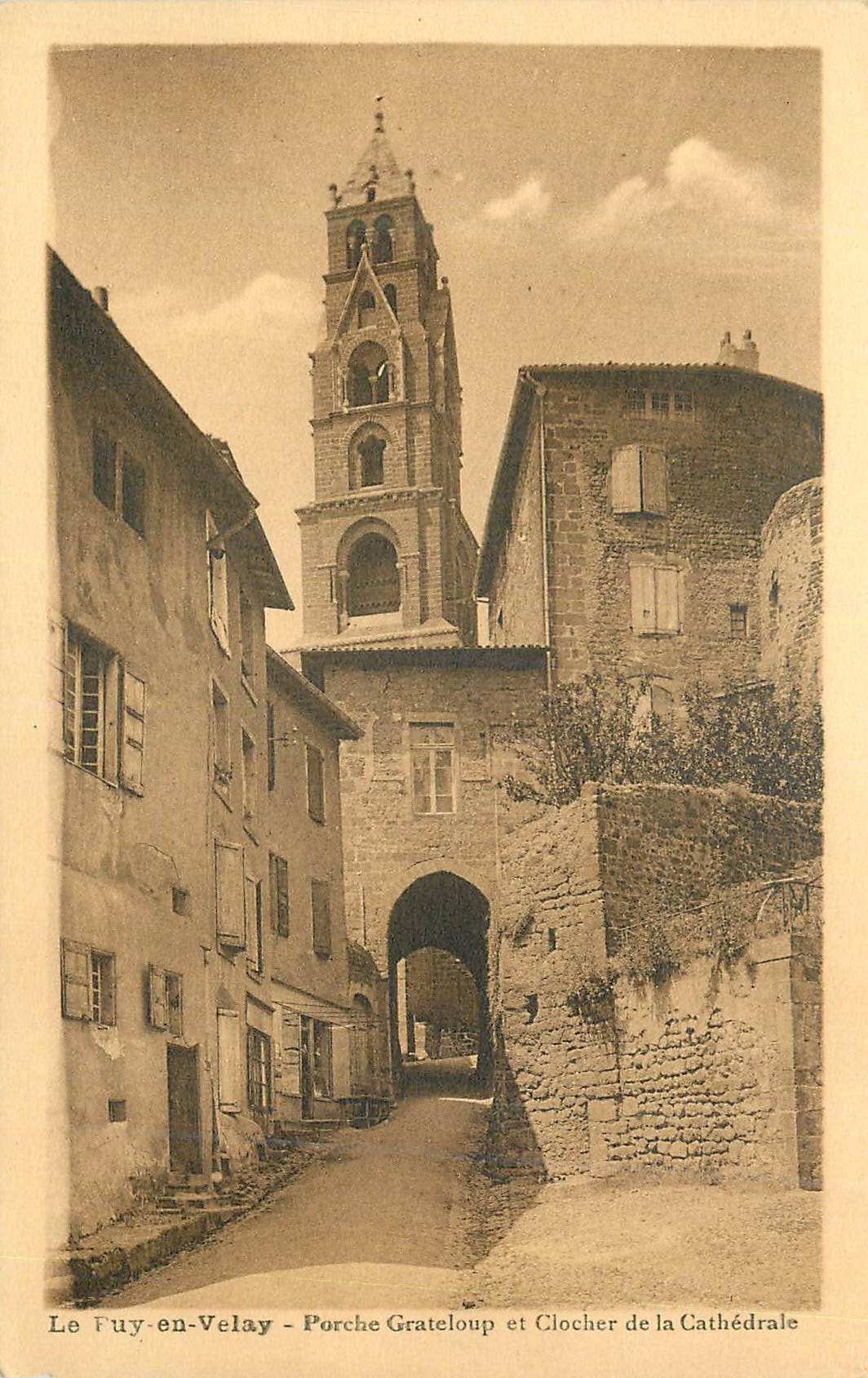 Le Fuy-en-Velay - Porche Grateloup et Clocher de la Cathédrale