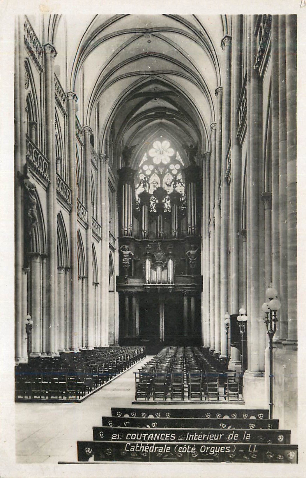 CPM Coutances Interieur de la Cathedrale (Cote Orgues) Orgue