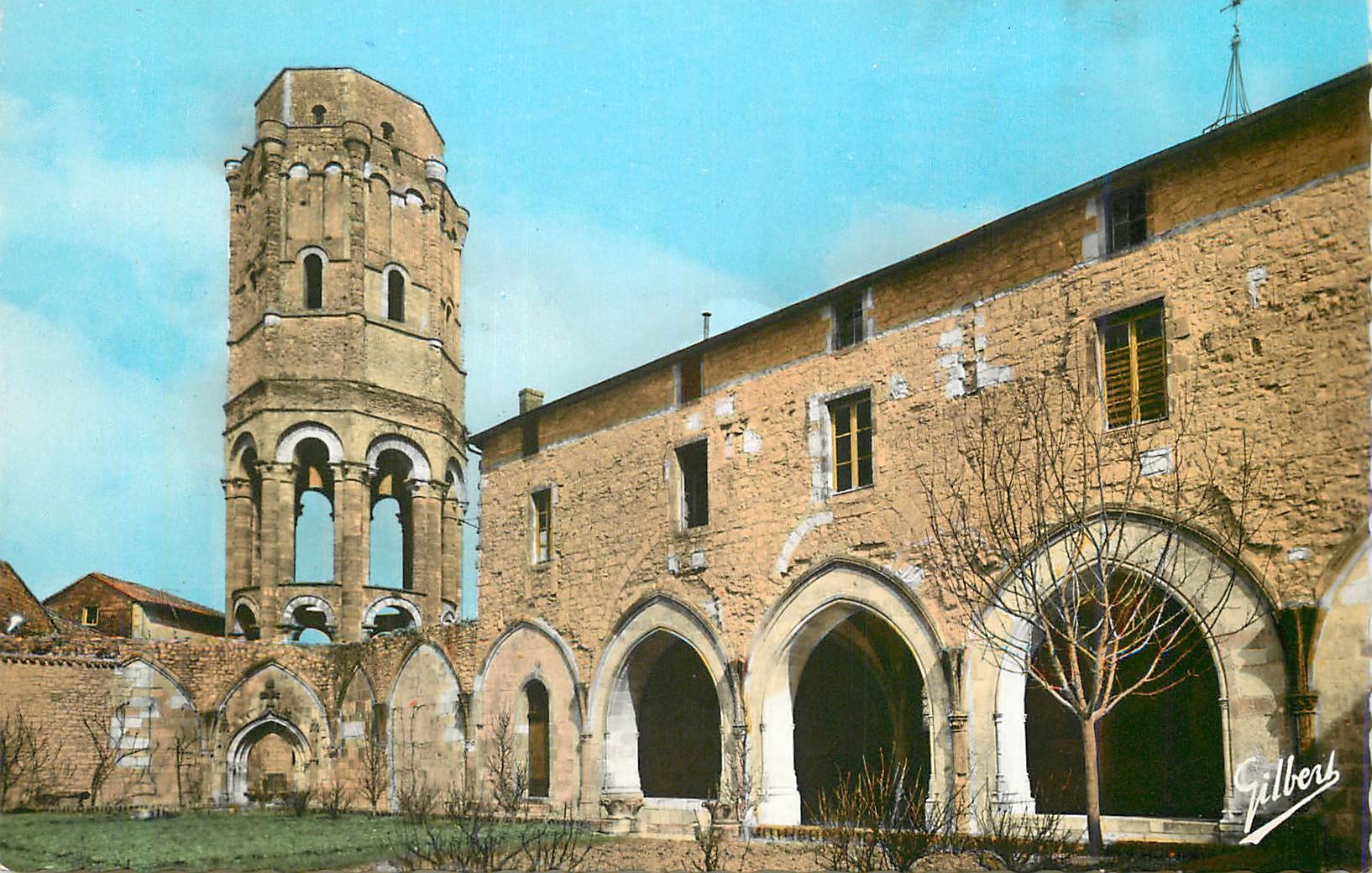 CPM Charroux (Vienne) Ancienne Abbaye Salle Capitulaire et Tour Octogonale dite Tour Charlemagne XIe S