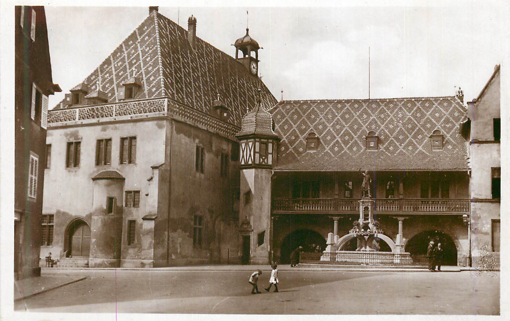 CPM Le Vieux Colmar L'Ancienne Douane et la Fontaine Schwendi