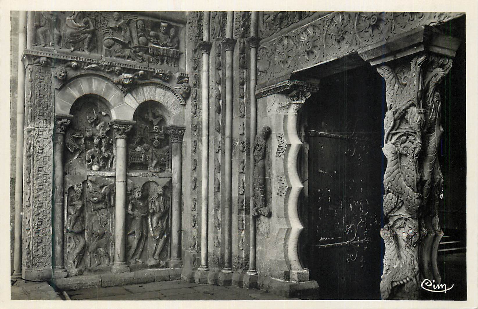 CPM Eglise Abbatiale de Moissac (T et G) Le Trumeau et le Bas Cote Occidental (XIIe Siecle)