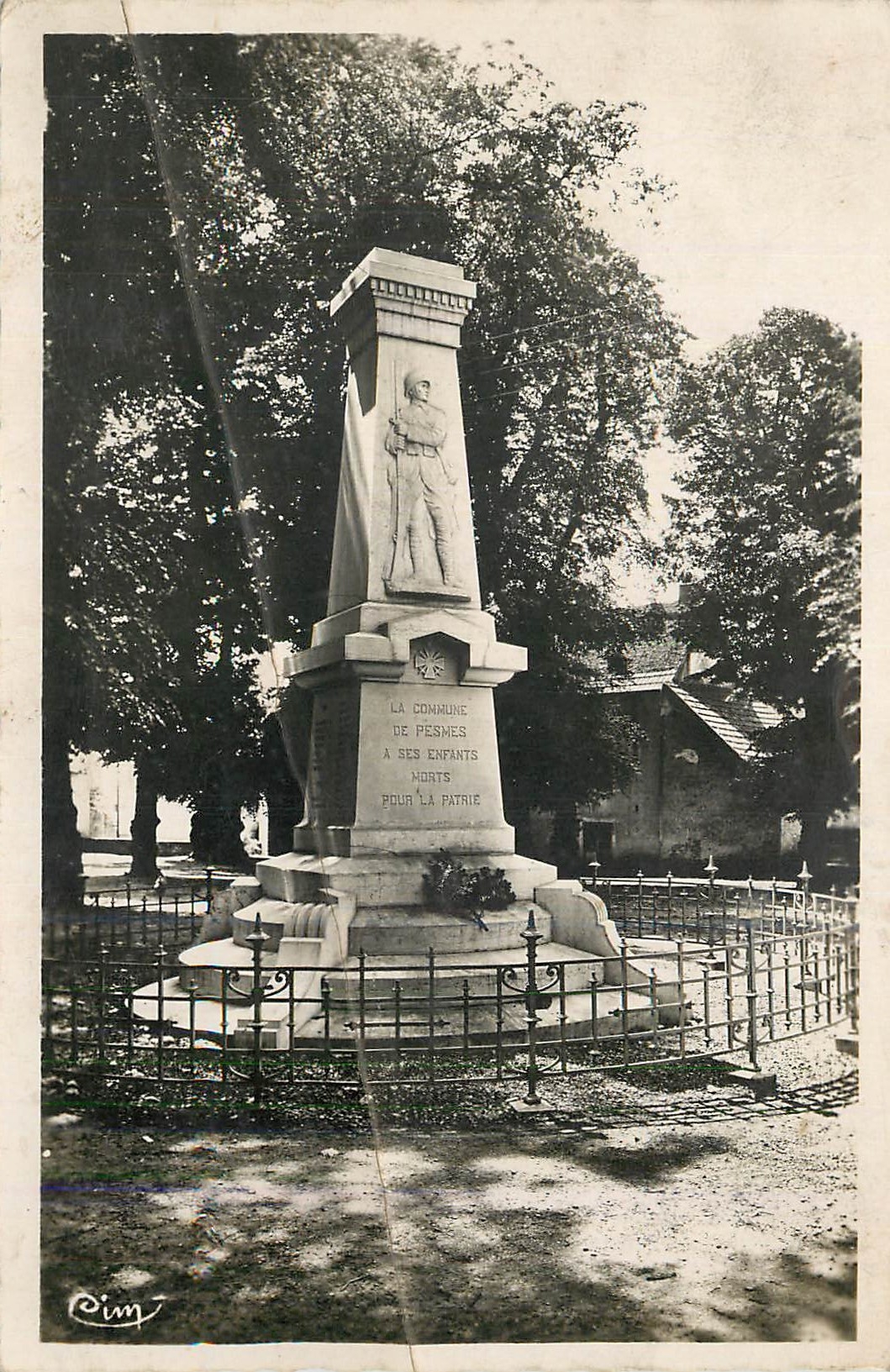 CMA Pesmes (Hte Saone) Monument aux Morts Militaria