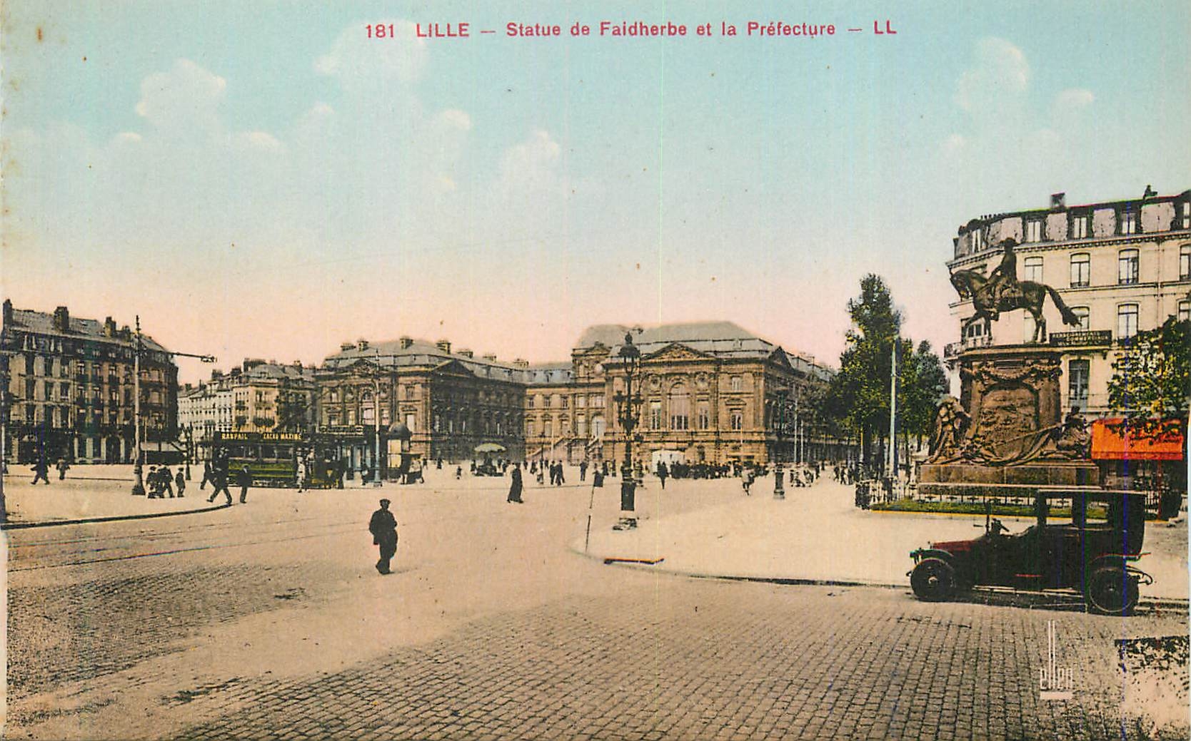 CPA Lille Statue de Faidherbe et la Prefecture