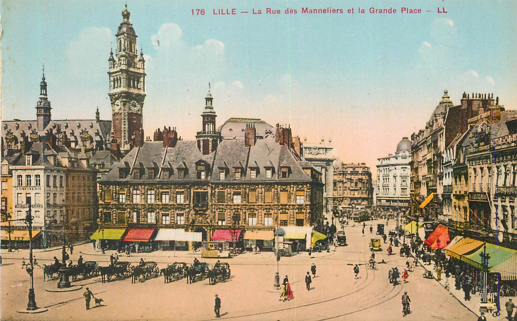 CPA Lille La Rue des Manneliers et la Grande Place