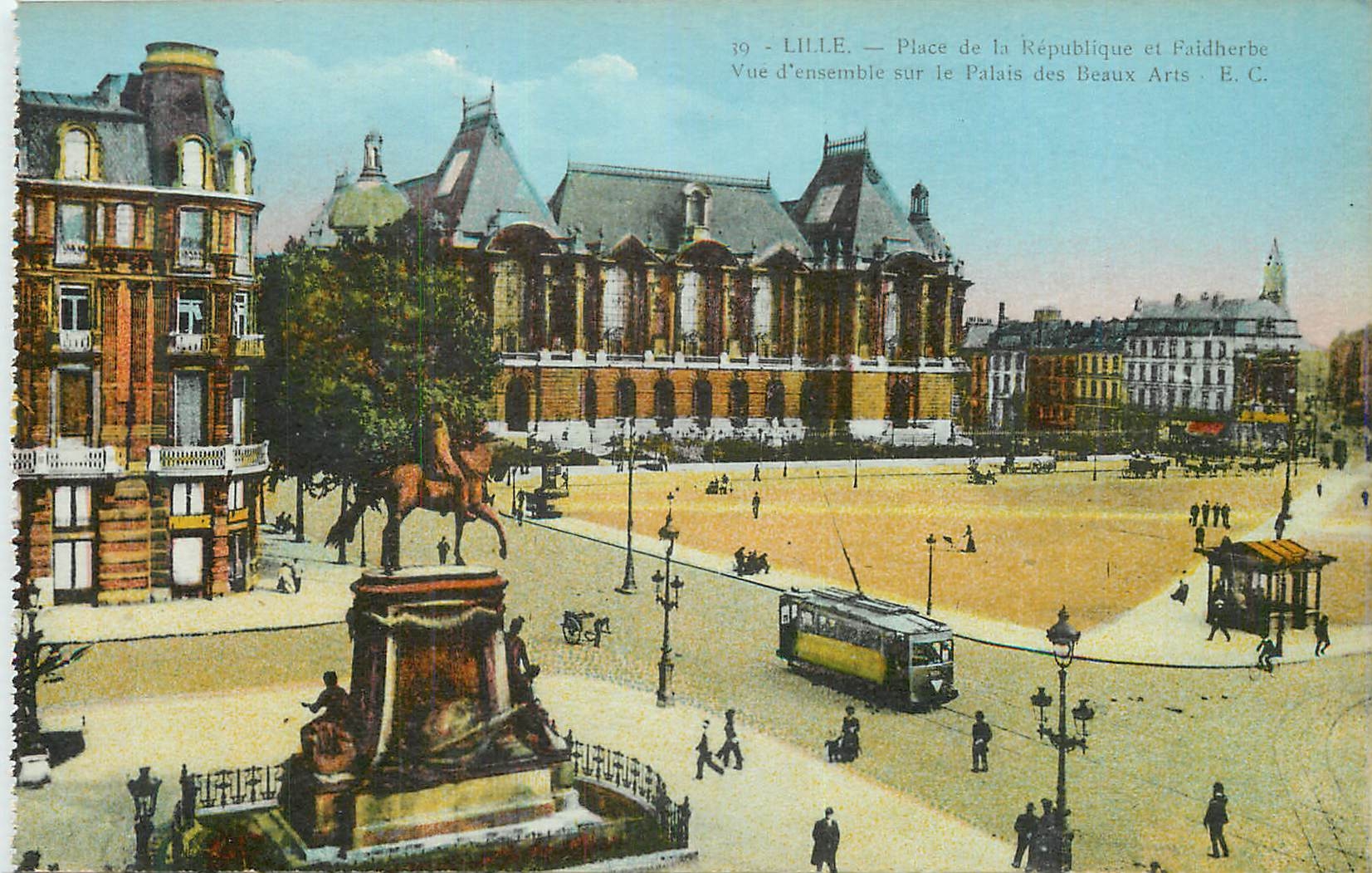 CPA Lille Place de la Republique et Faidherbe Vue d'Ensemble sur le Palais des Beaux Arts Tramway