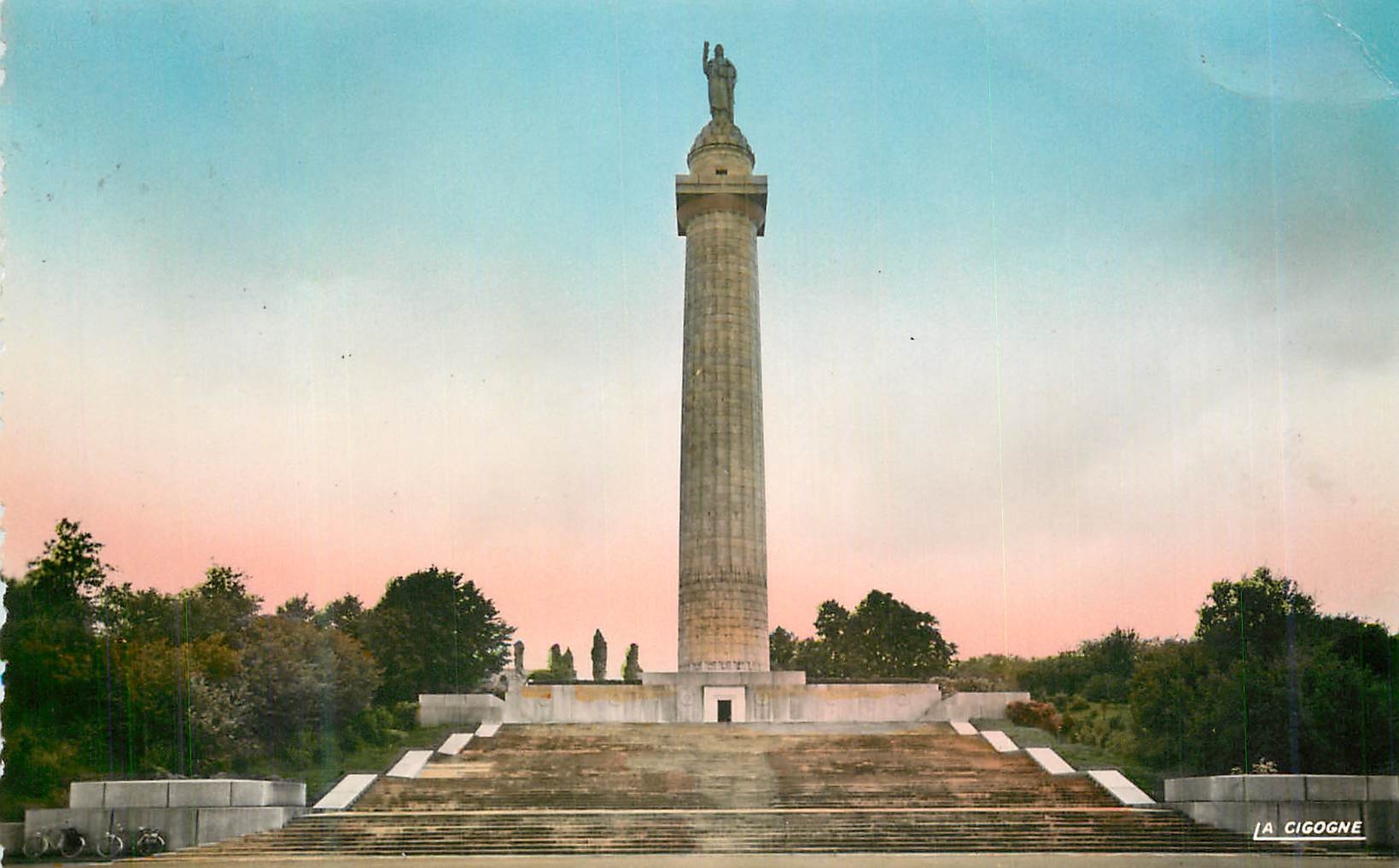 Monument aux Morts — La Cigogne — Edit. « La Cigogne », S.P.A.D.E.M. Paris