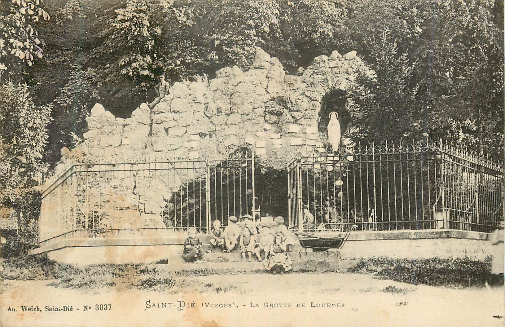 CPA Saint Die (Vosges) La Grotte de Lourdes