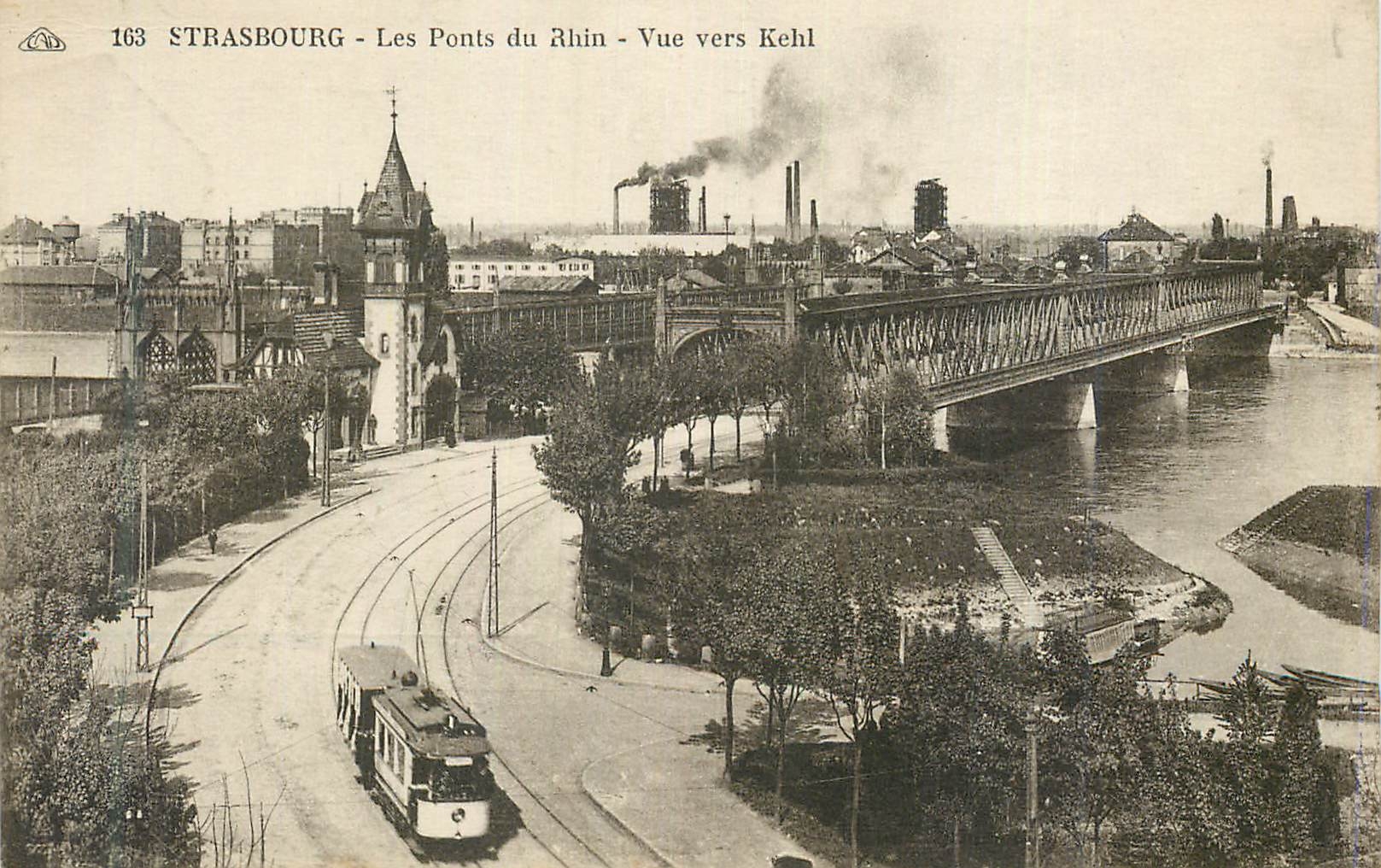 CPA Strasbourg  Les Ponts du Rhin Vue Vers Kehl Tramway