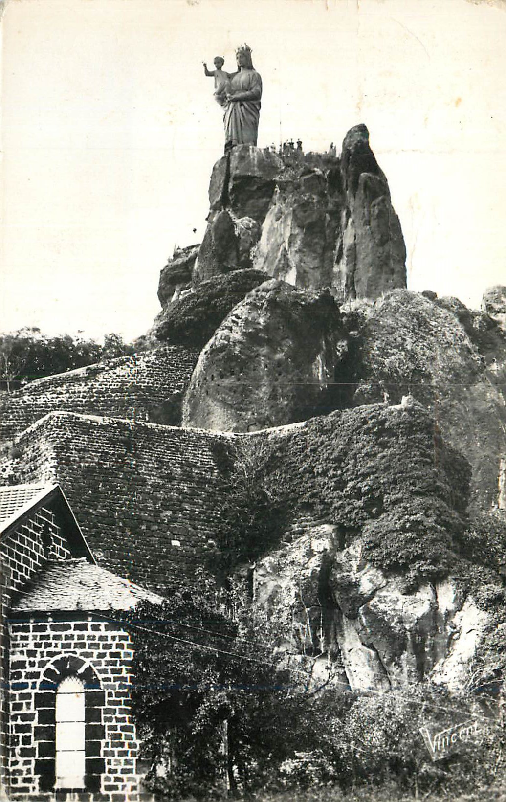CPM Le Puy en Velay (Haute Loire) Rocher Corneille et N D de France