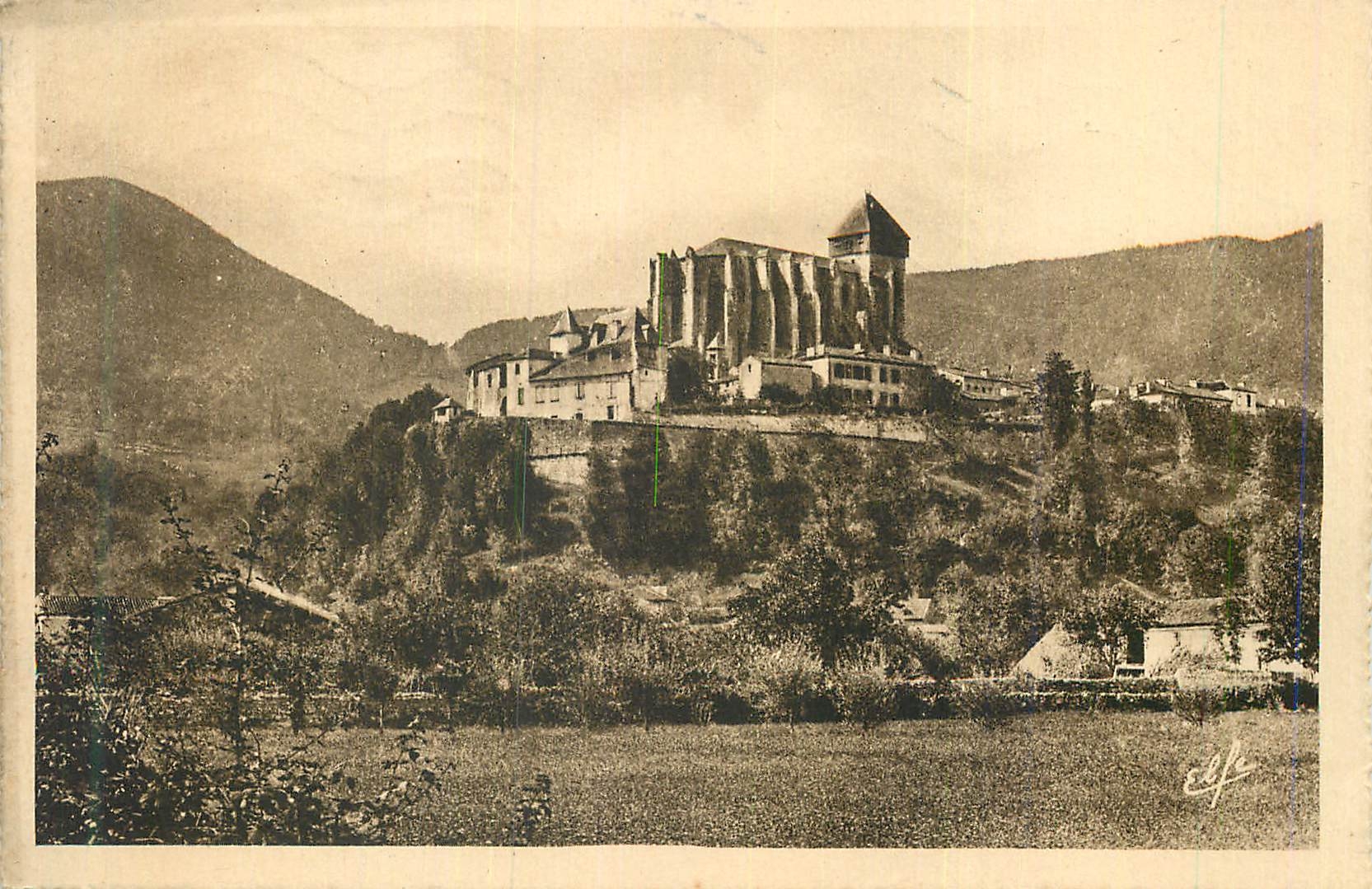 CPA Pyrenees Ocean Saint Bertrand de Comminges La Cathedrale et le Village