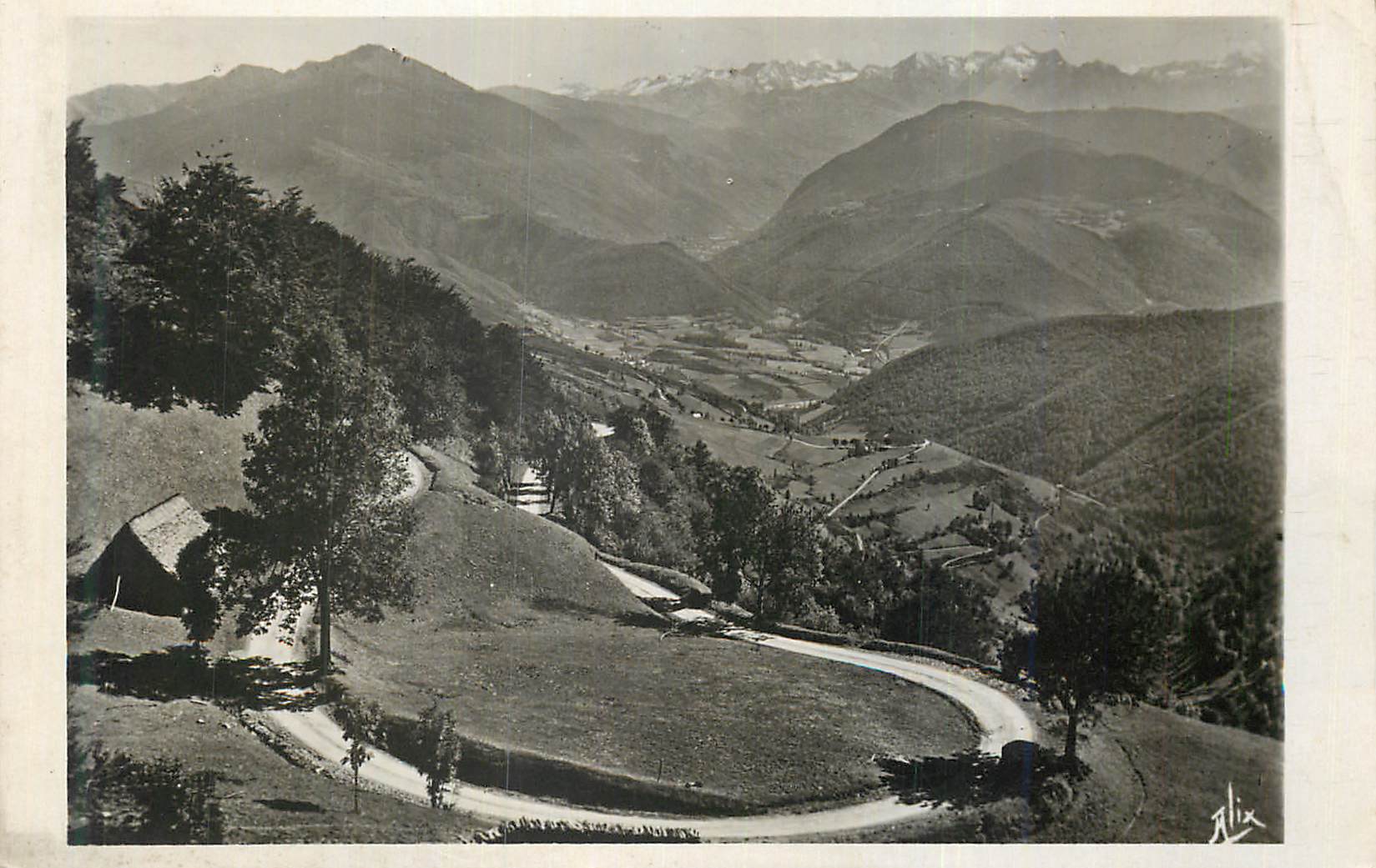 CPM Les Pyrenees Le Col D'Aspin Le Fer a Cheval Descente sur la Vallee d'Aure