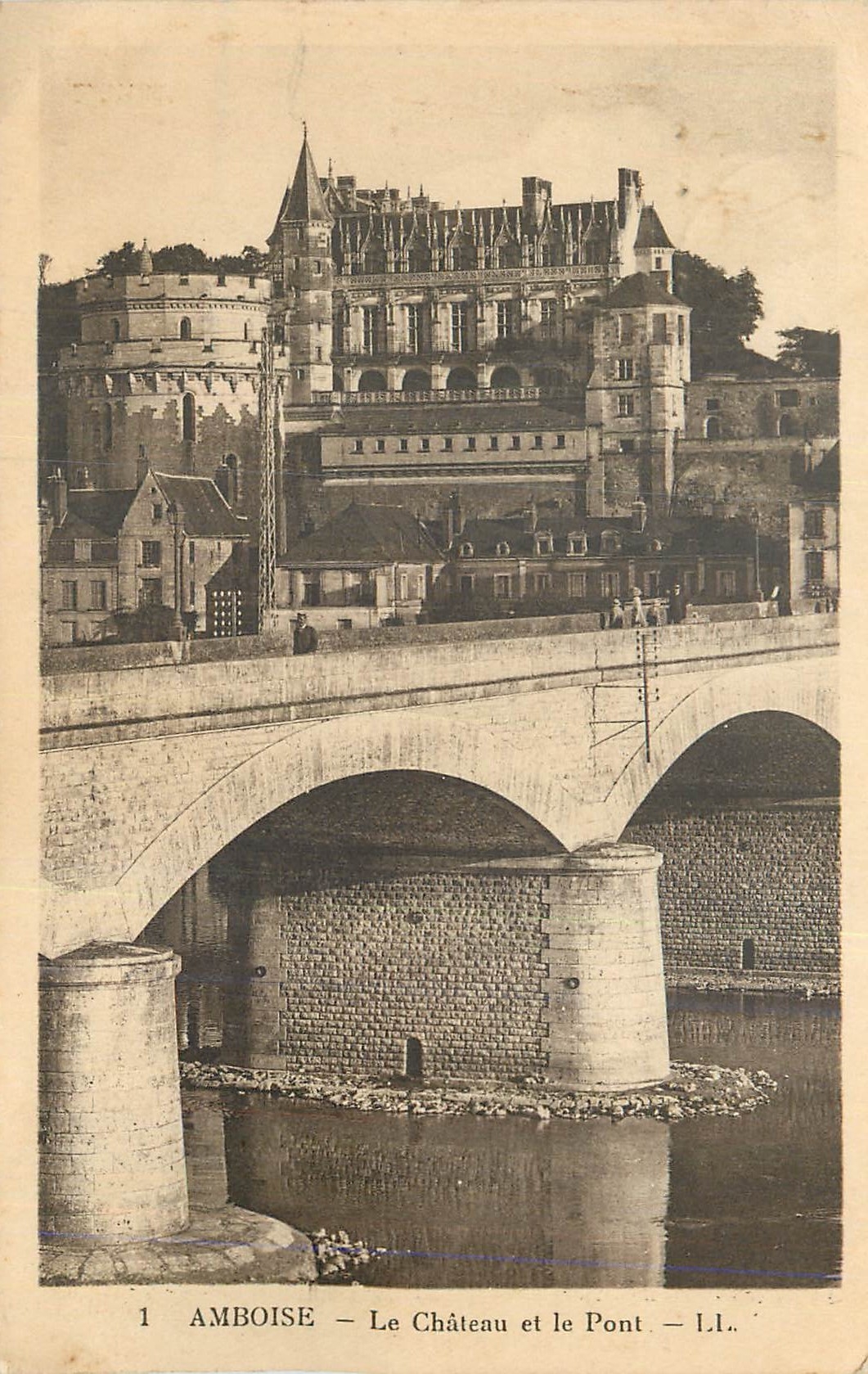 CPA Amboise Le Chateau et le Pont