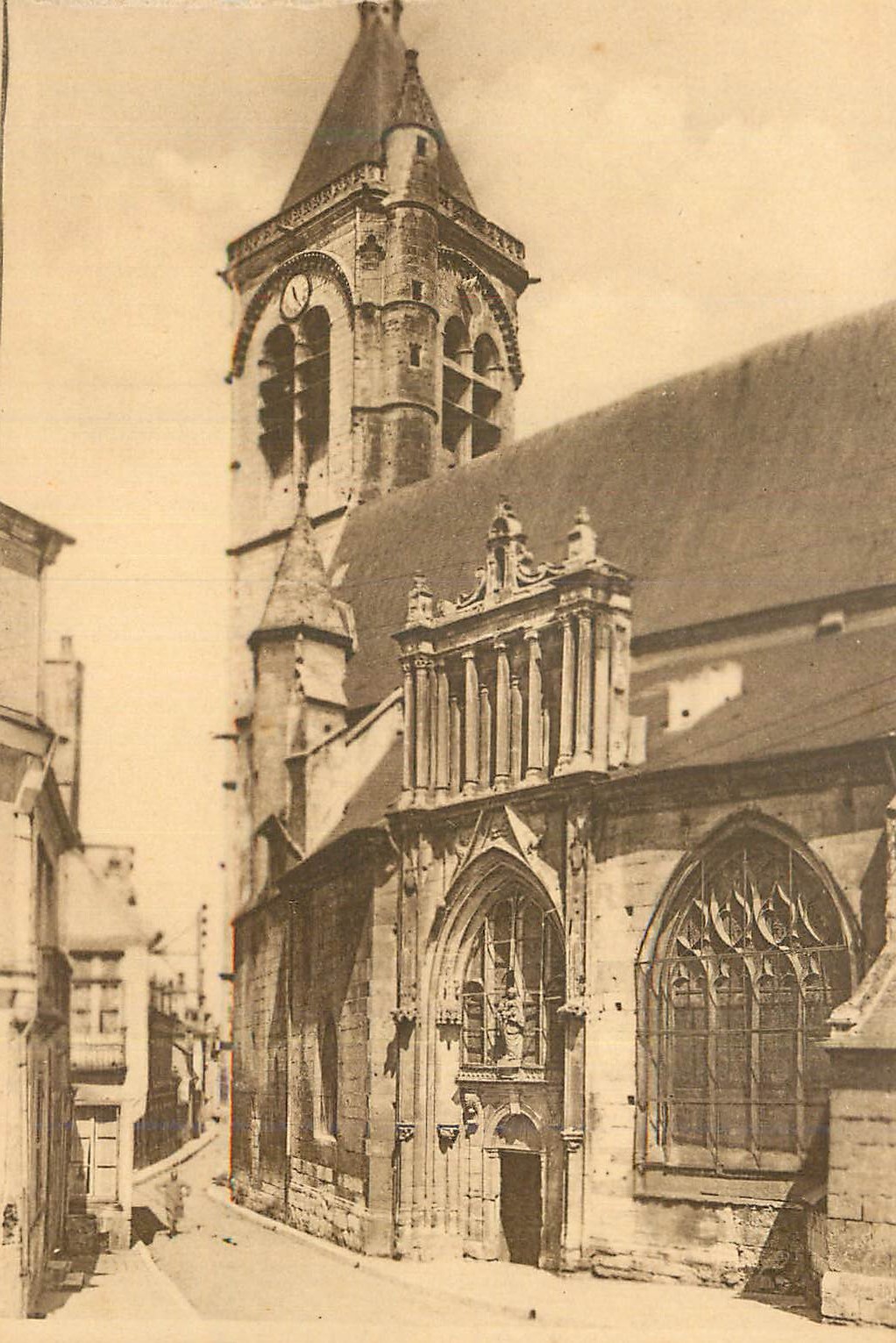 Église Saint-Pierre — vue de la façade et du clocher — Imp. Levy et Nefudzin, Paris
